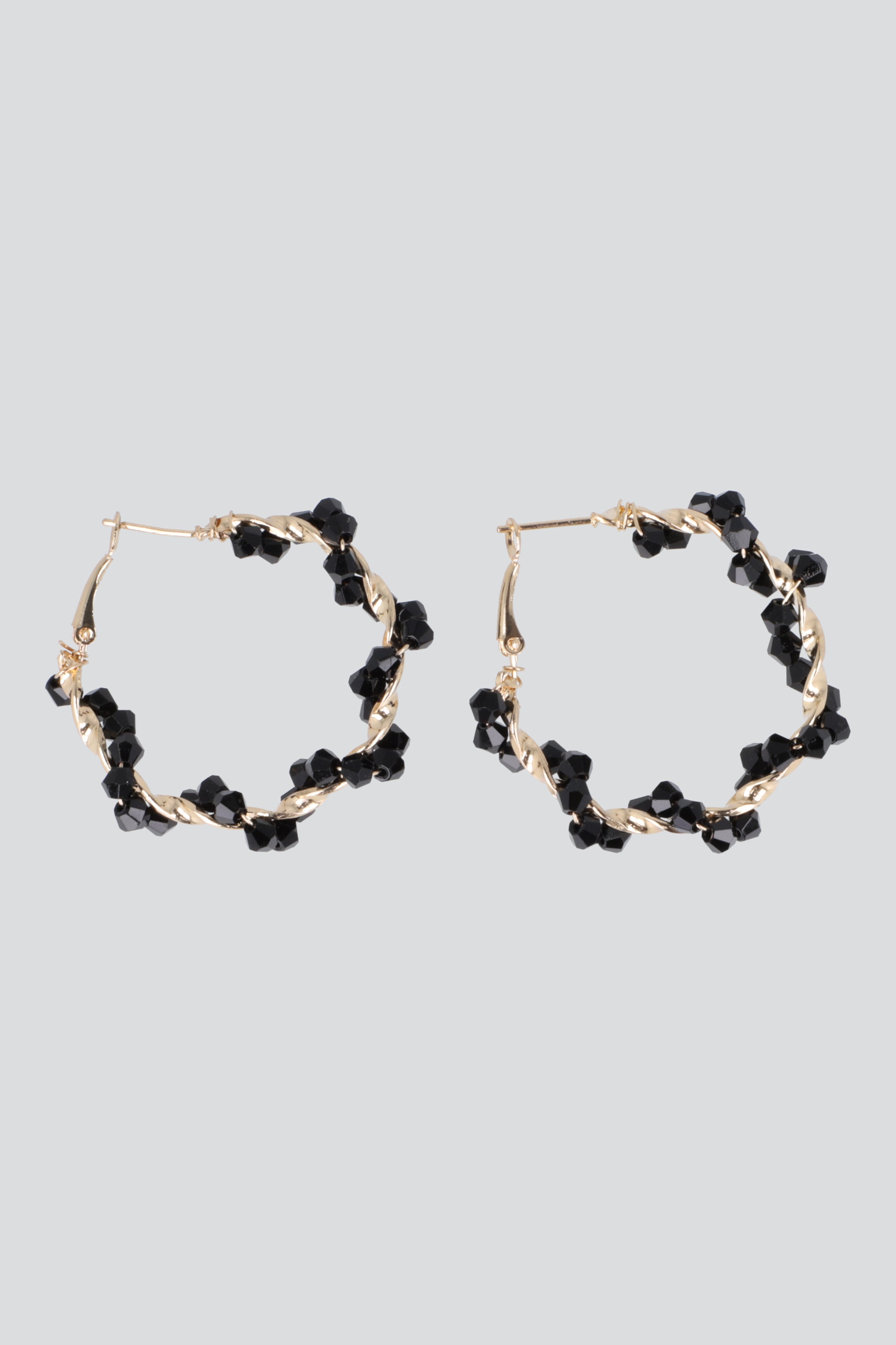 Arracadas detalle cuentas NEGRO