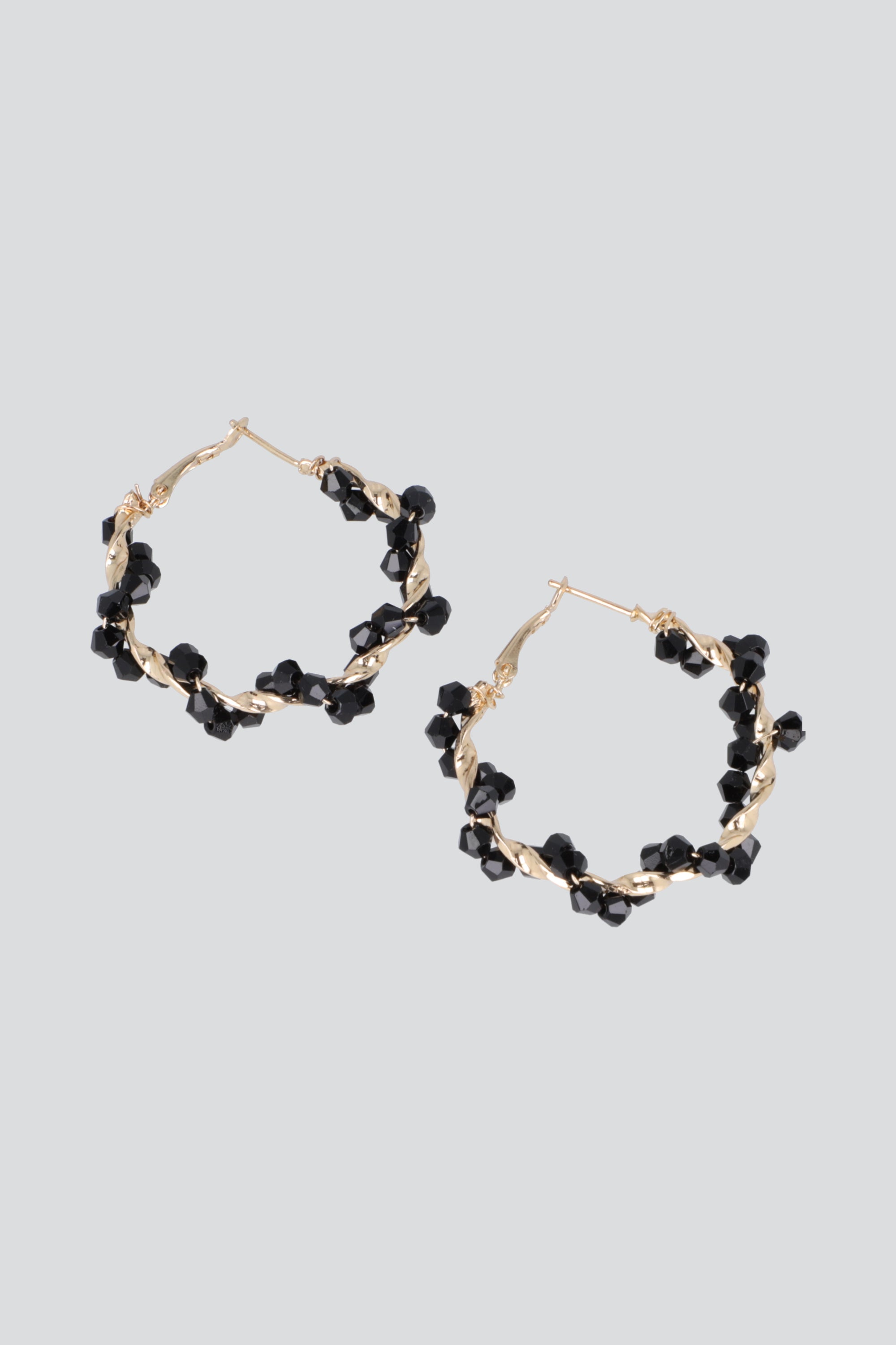 Arracadas detalle cuentas NEGRO