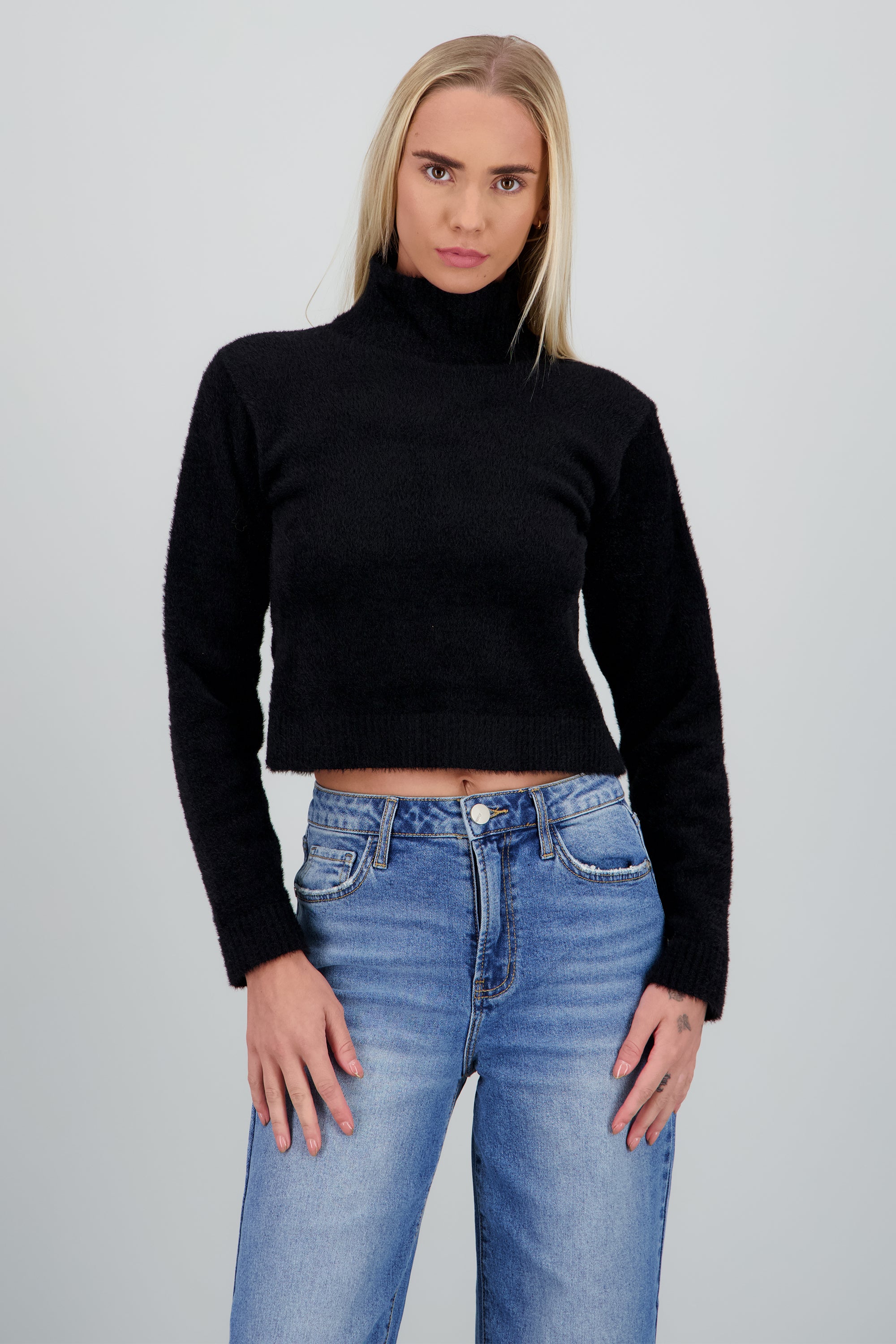 Sueter cuello alto suave NEGRO