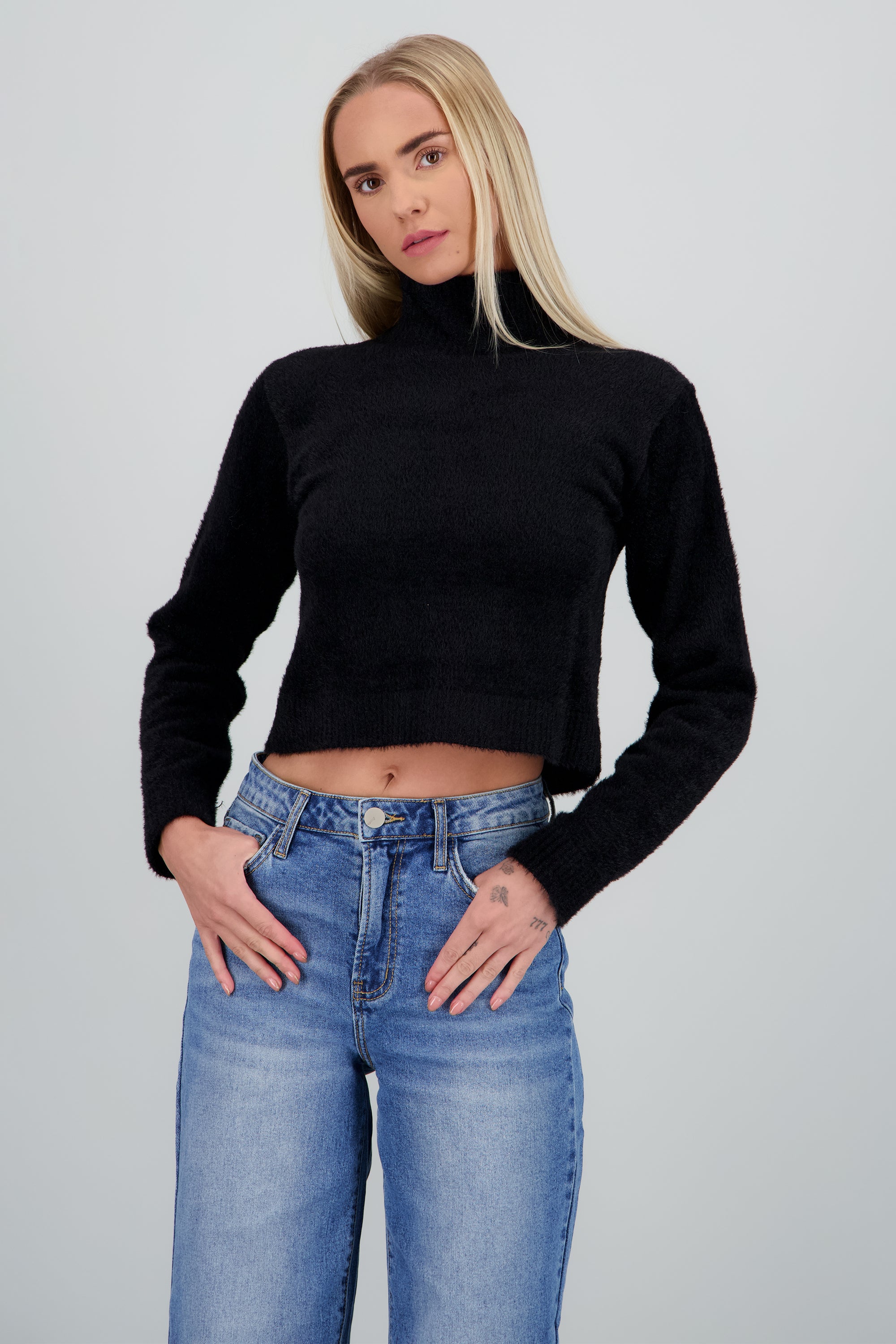 Sueter cuello alto suave NEGRO