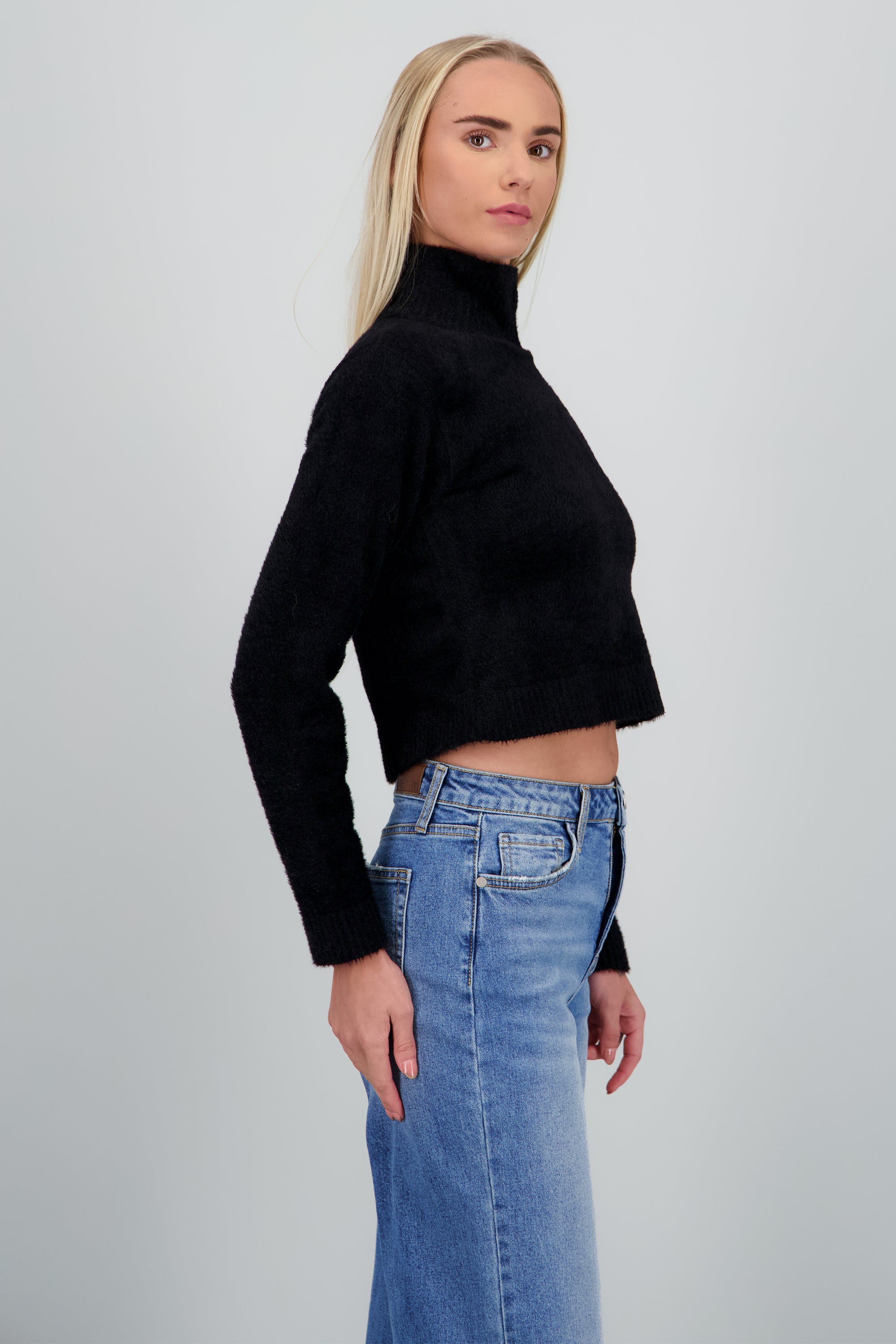 Sueter cuello alto suave NEGRO