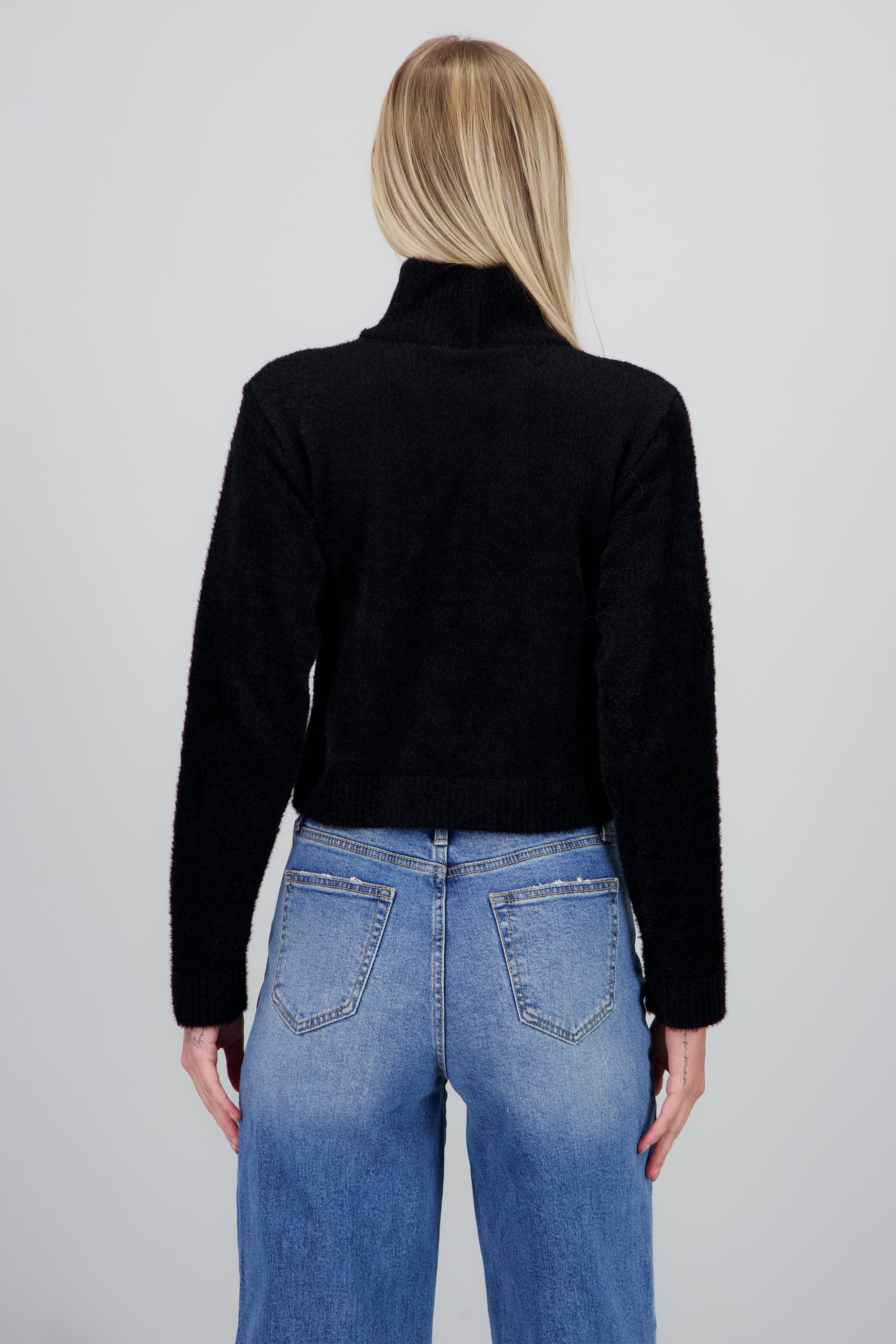 Sueter cuello alto suave NEGRO