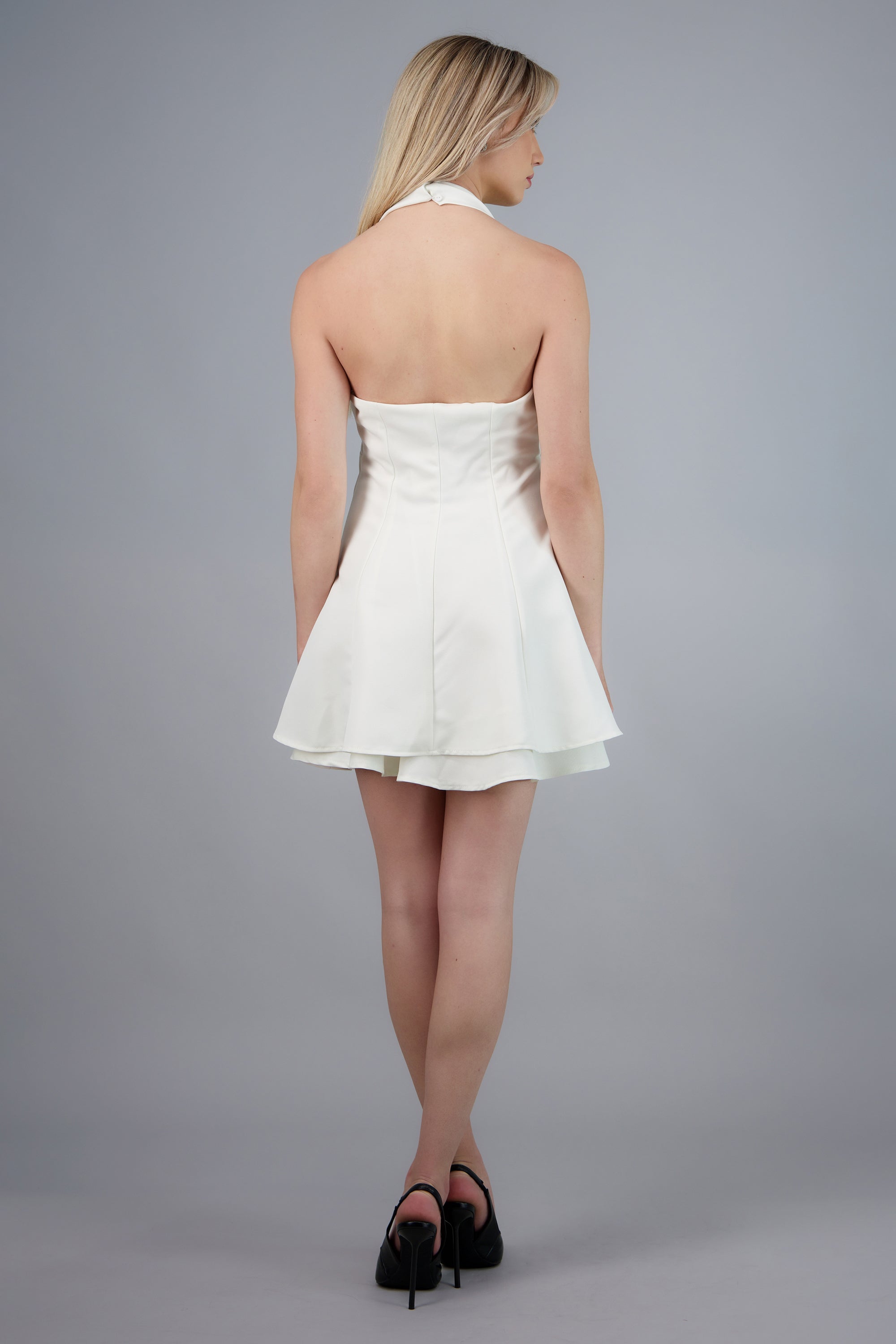 Vestido corto halter con falda ampon HUESO