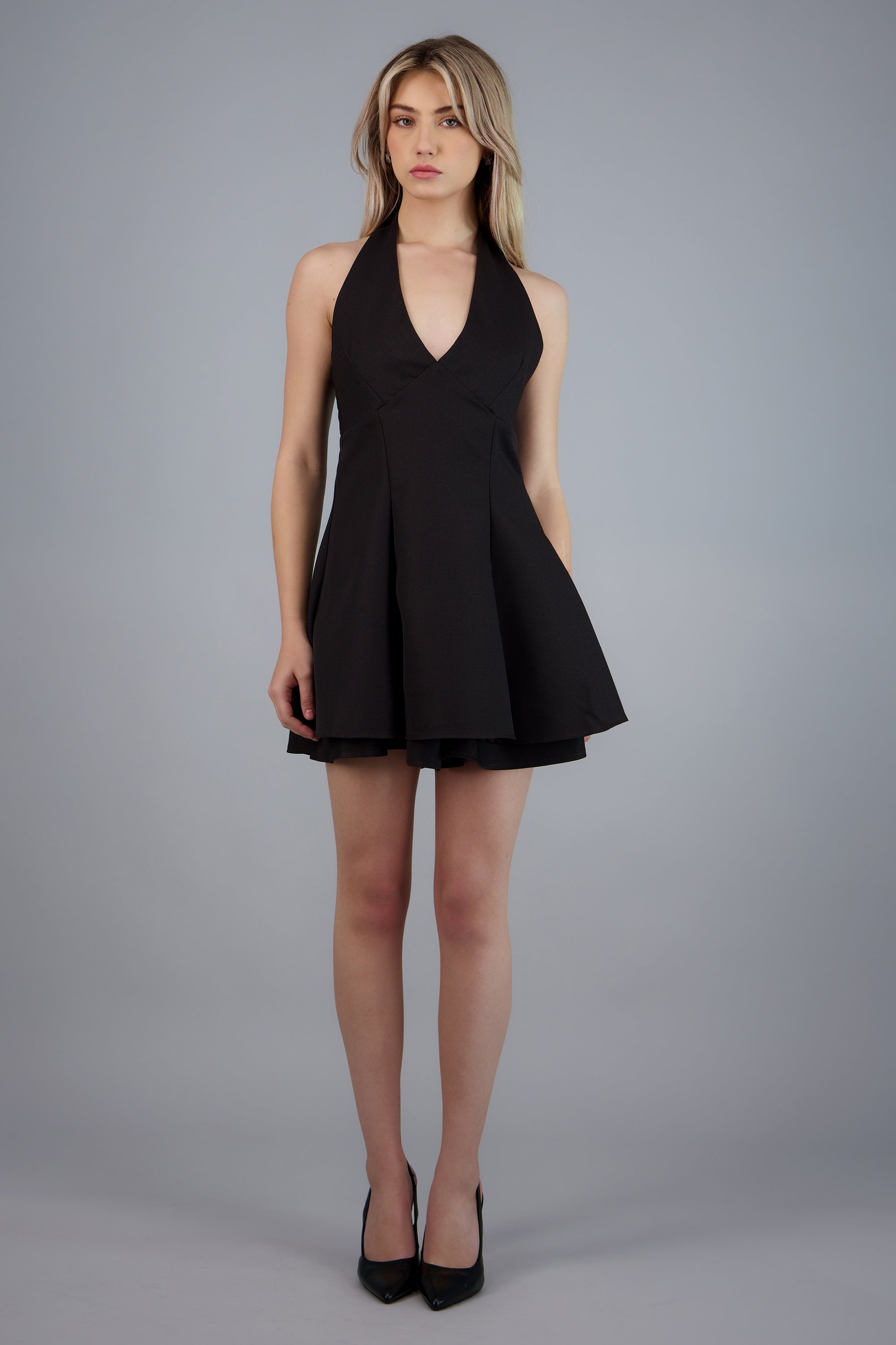 Vestido corto halter con falda ampon CHOCOLATE