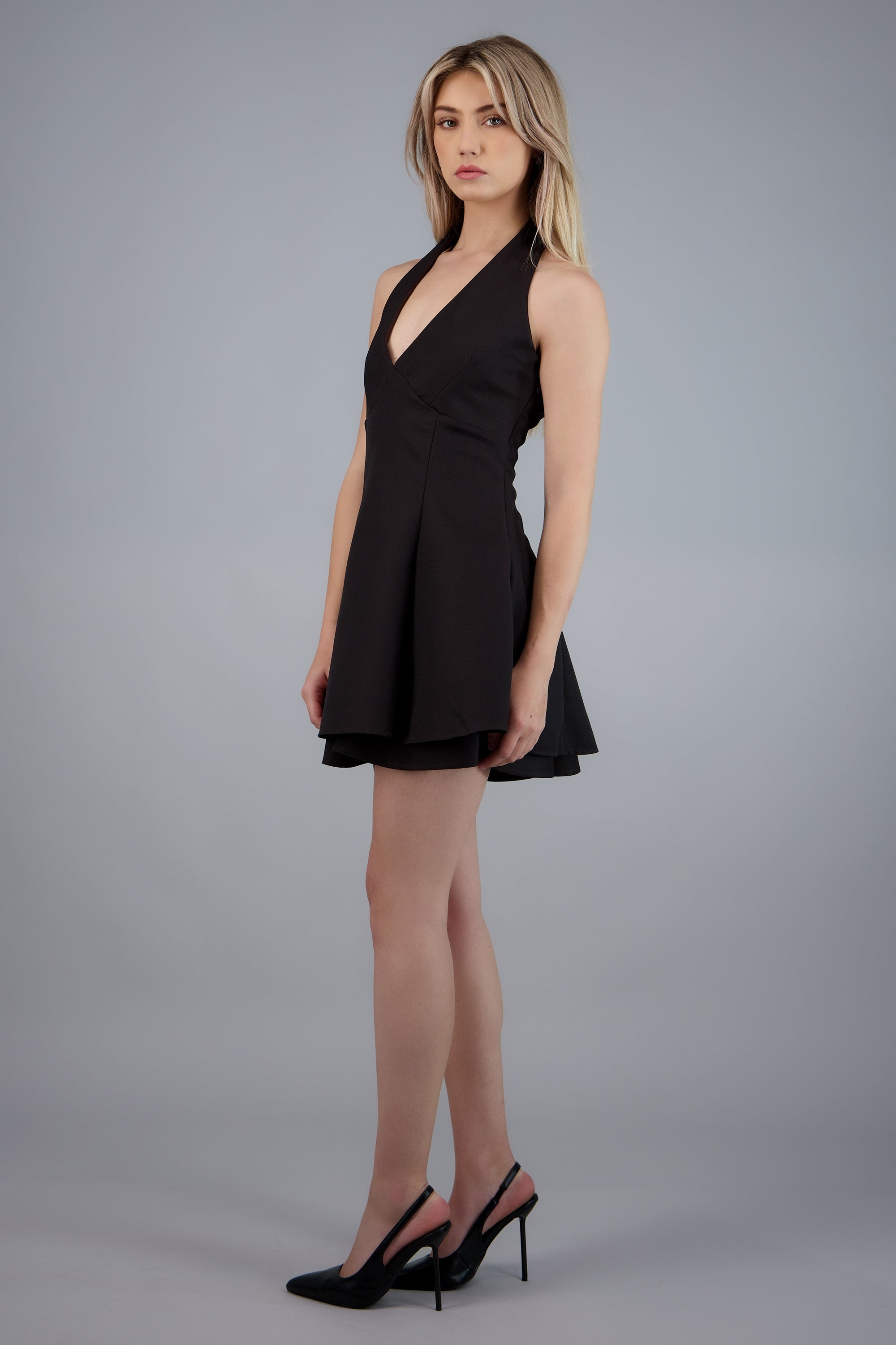 Vestido corto halter con falda ampon CHOCOLATE