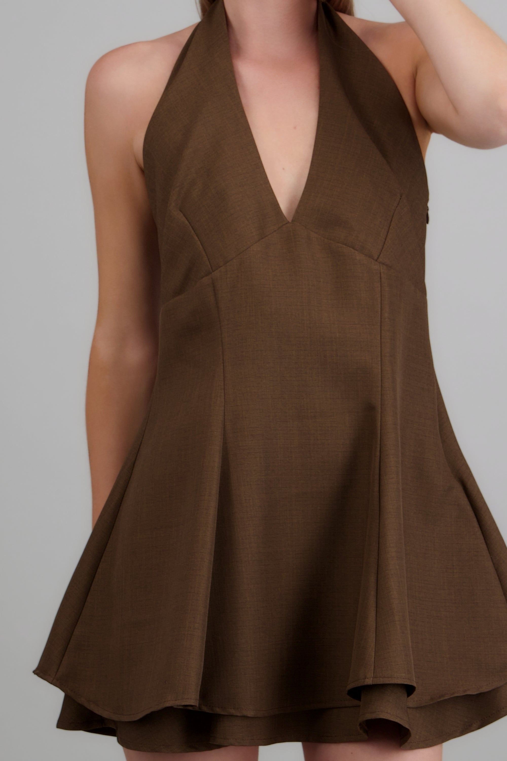 Vestido corto halter falda ampon hypsters TAUPE