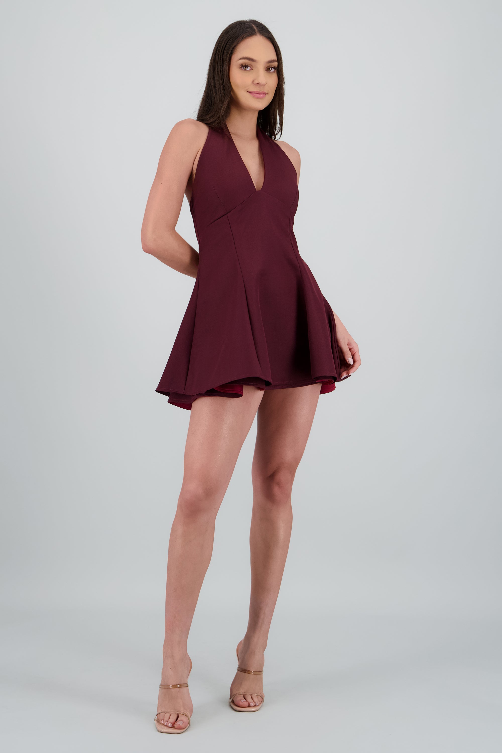 Vestido corto halter con falda ampon VINO