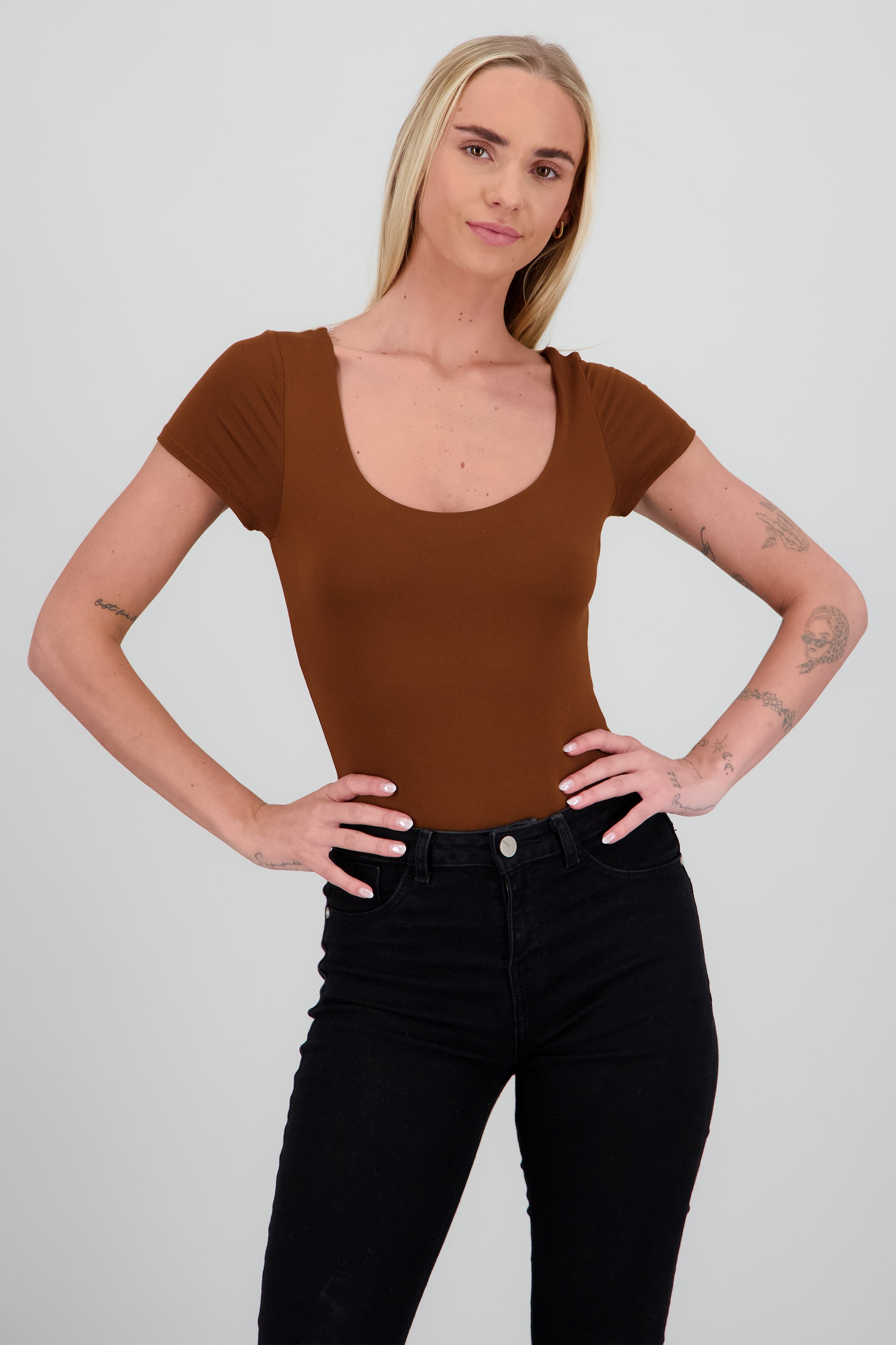 Bodysuit escote redondo manga corta CHOCOLATE