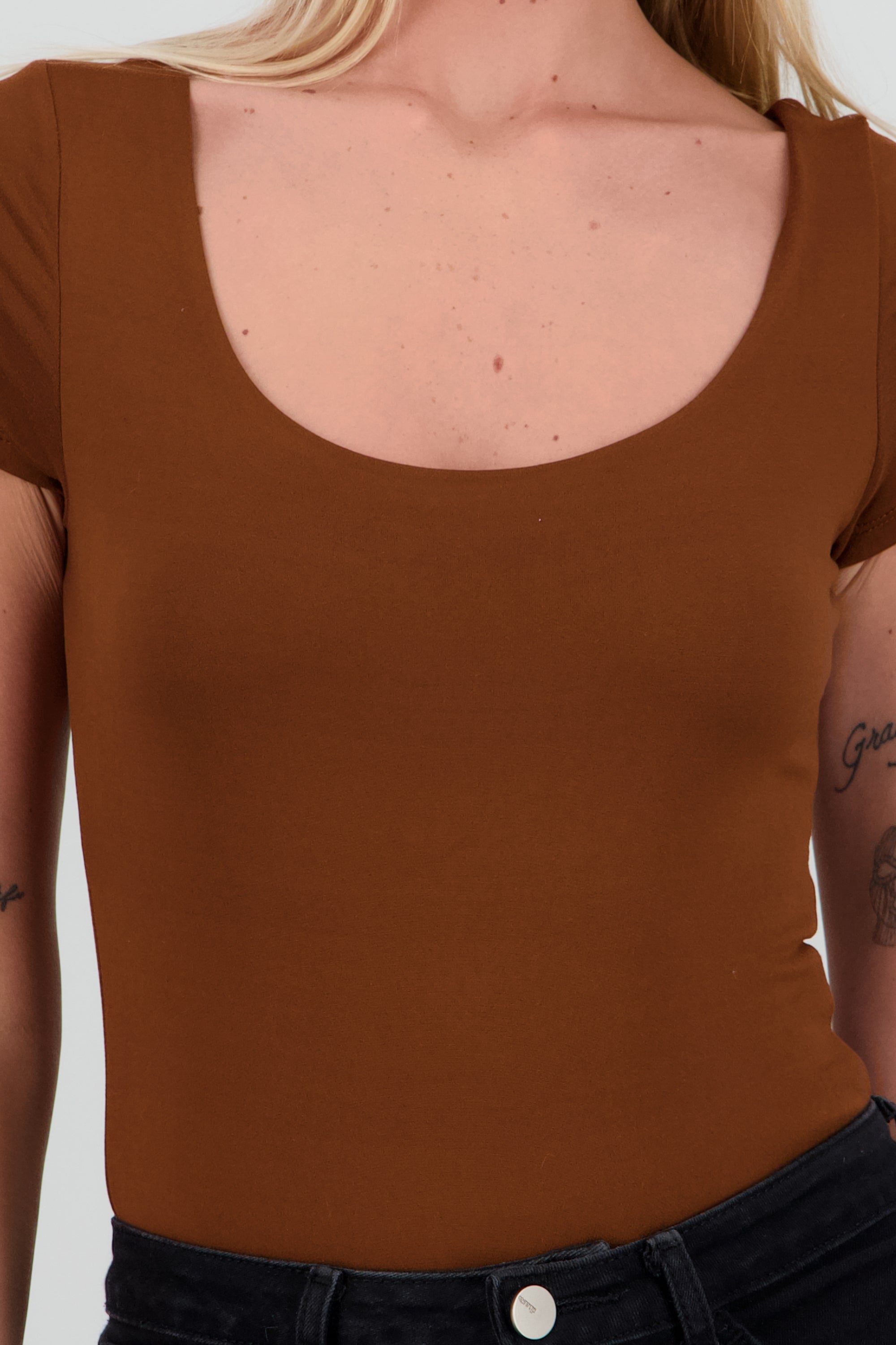 Bodysuit escote redondo manga corta CHOCOLATE