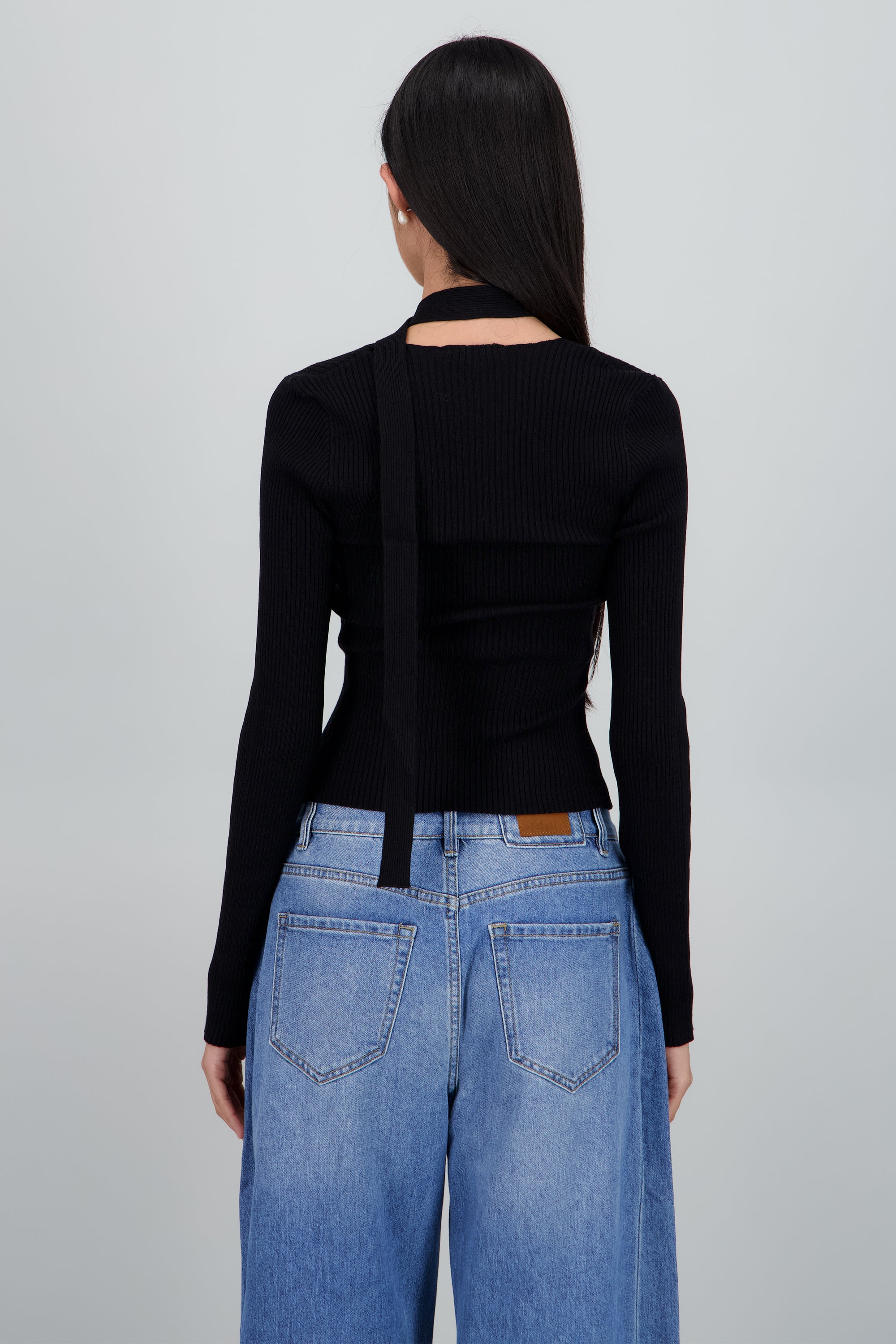 Top manga larga tejido rib con bufanda NEGRO