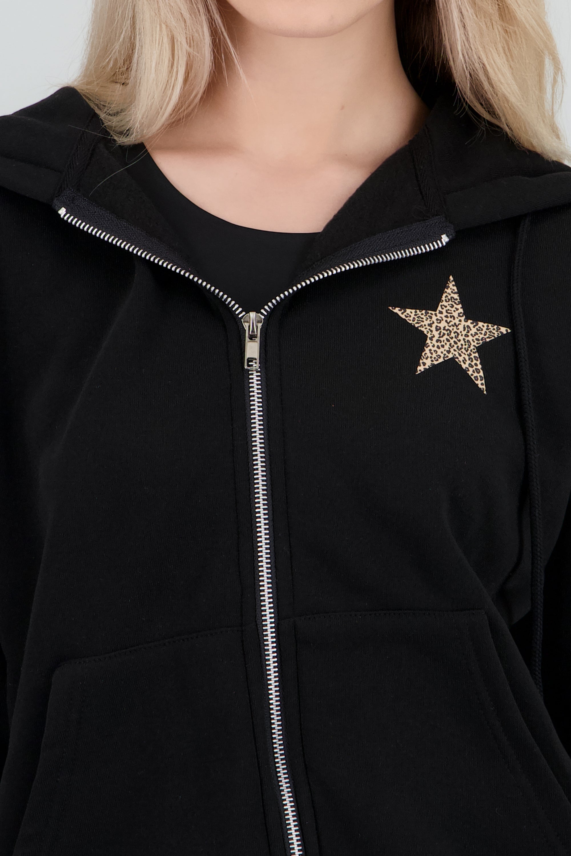 Chamarra estampado estrella animal print NEGRO
