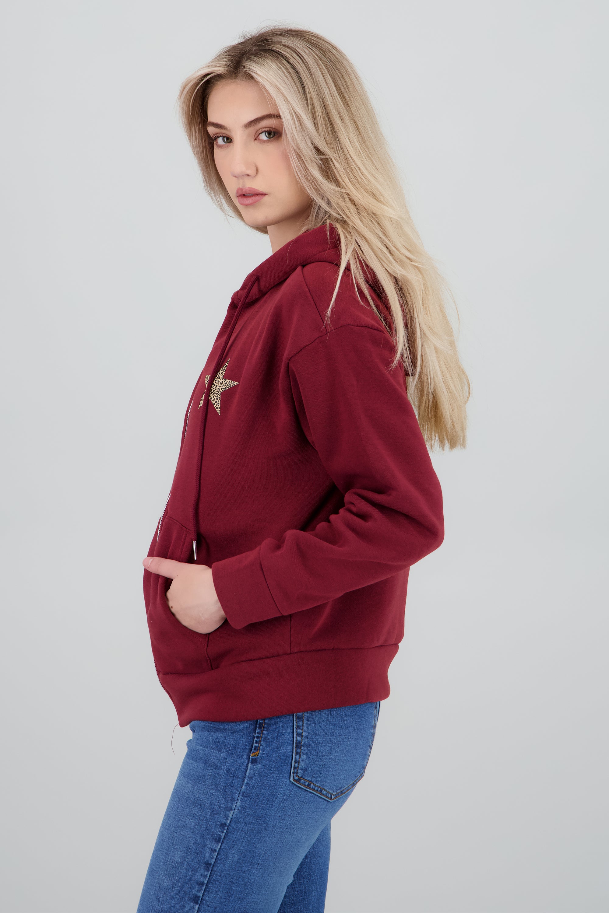 Chamarra estampado estrella animal print VINO