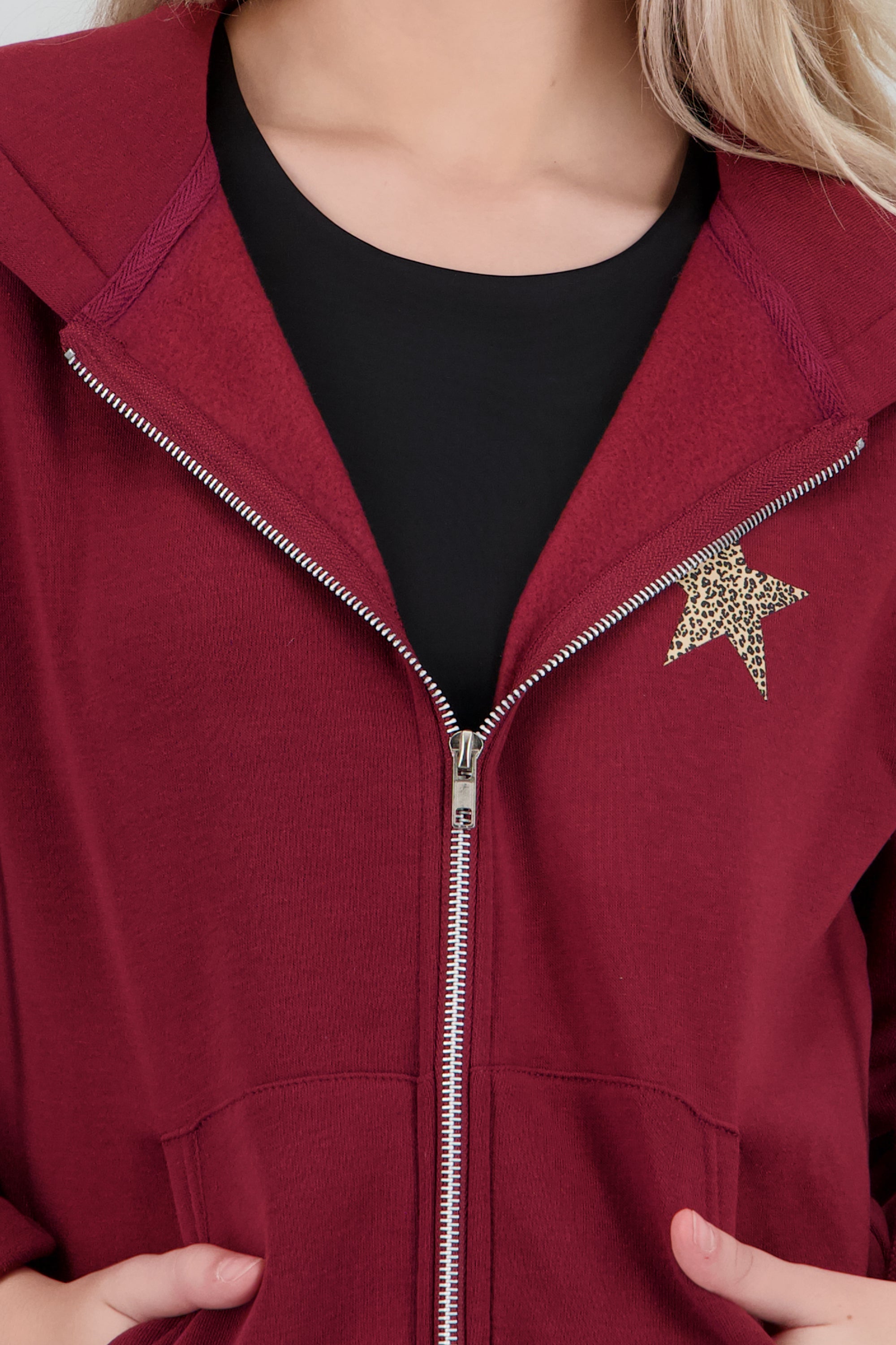 Chamarra estampado estrella animal print VINO