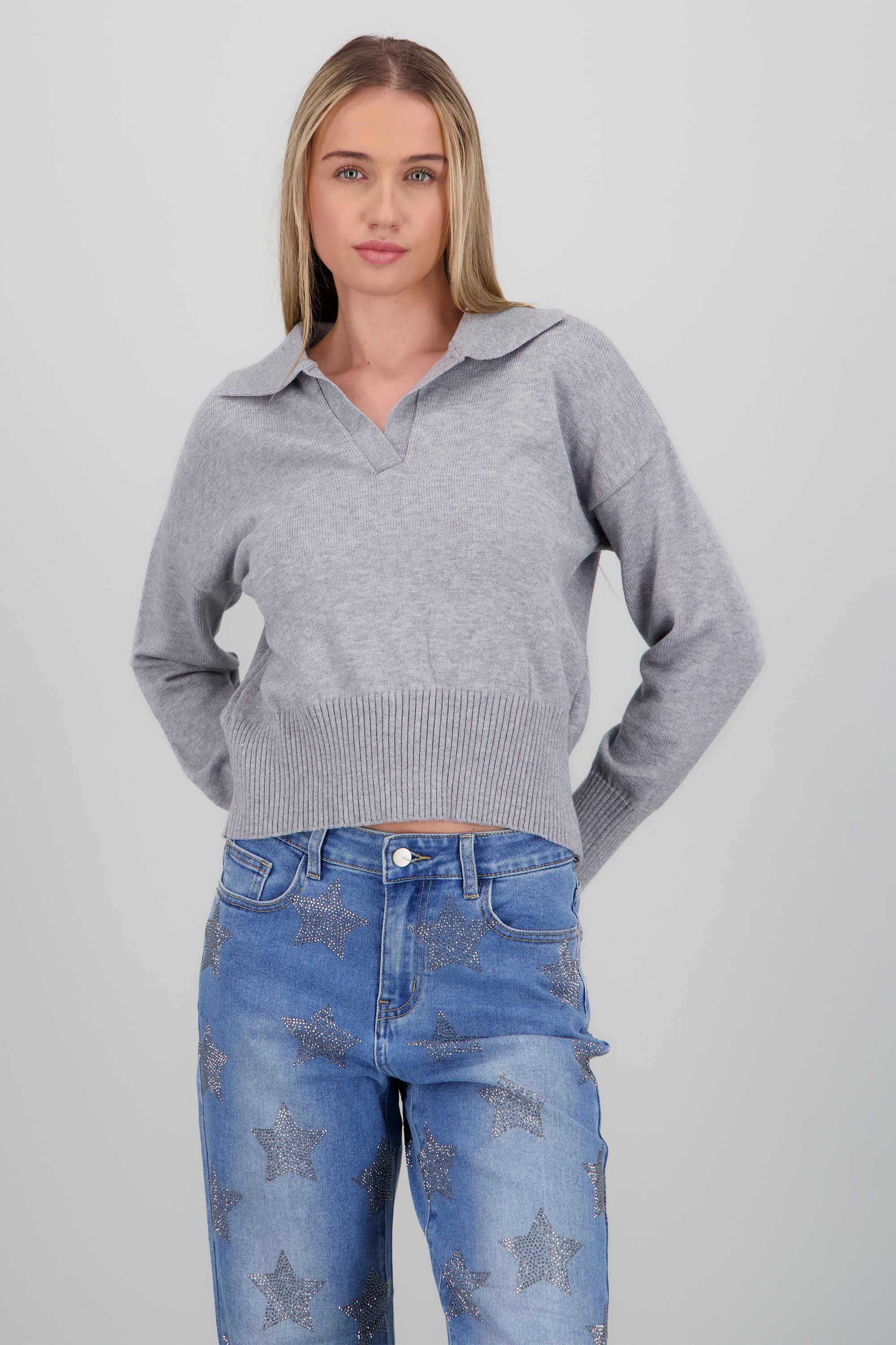 Sueter cuello polo liso GRIS