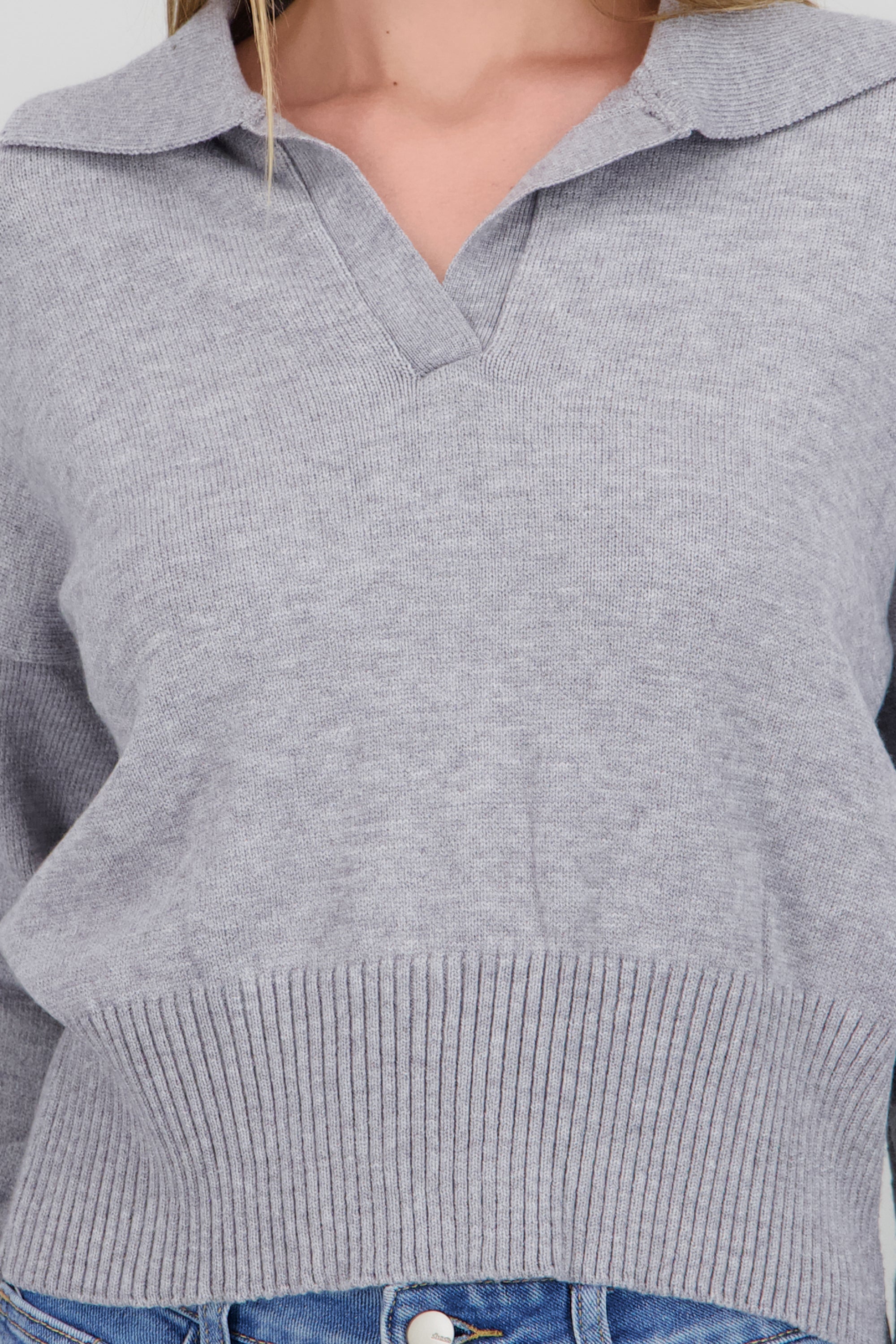 Sueter cuello polo liso GRIS