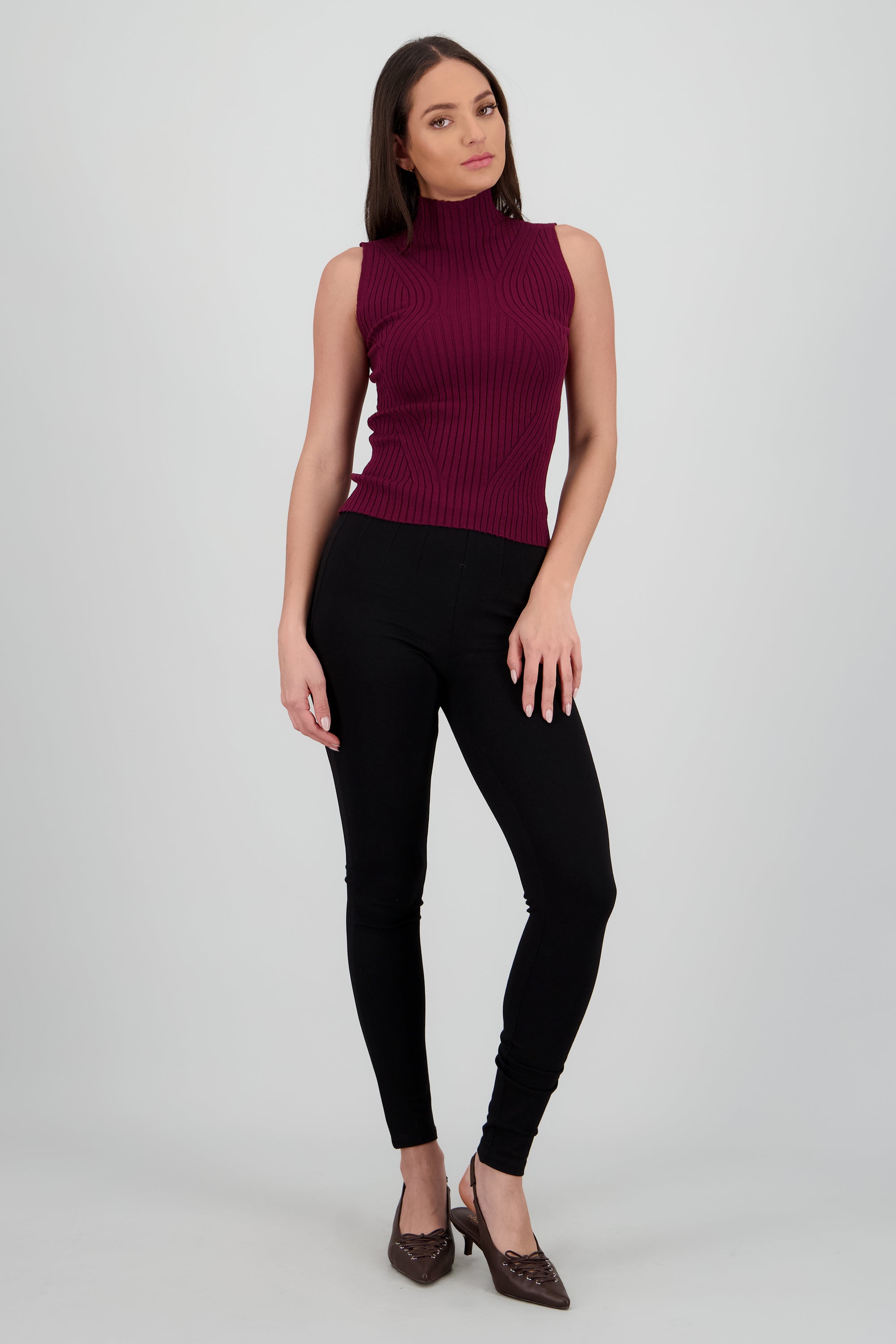leggings slim fit detalle pinzas NEGRO