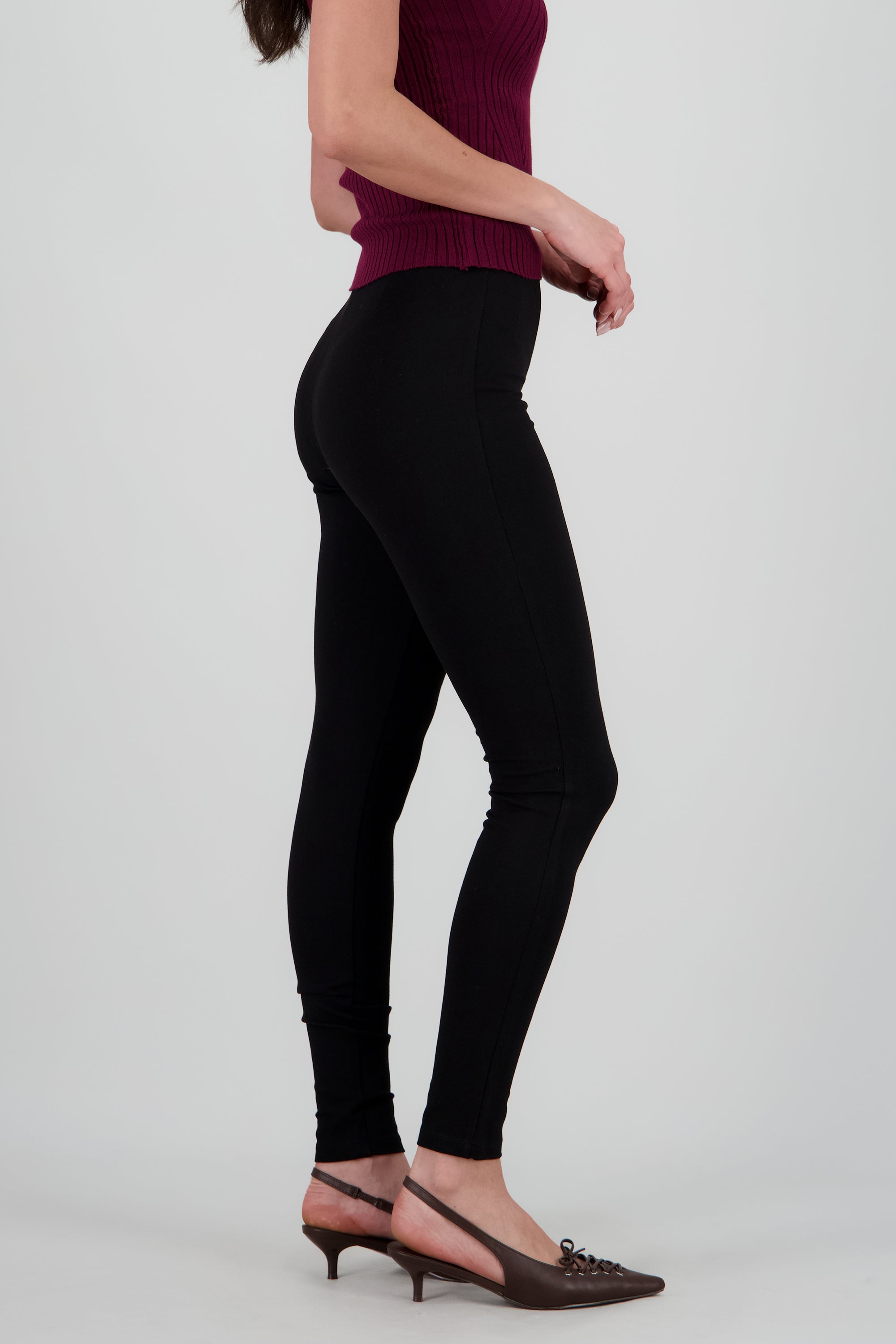 leggings slim fit detalle pinzas NEGRO