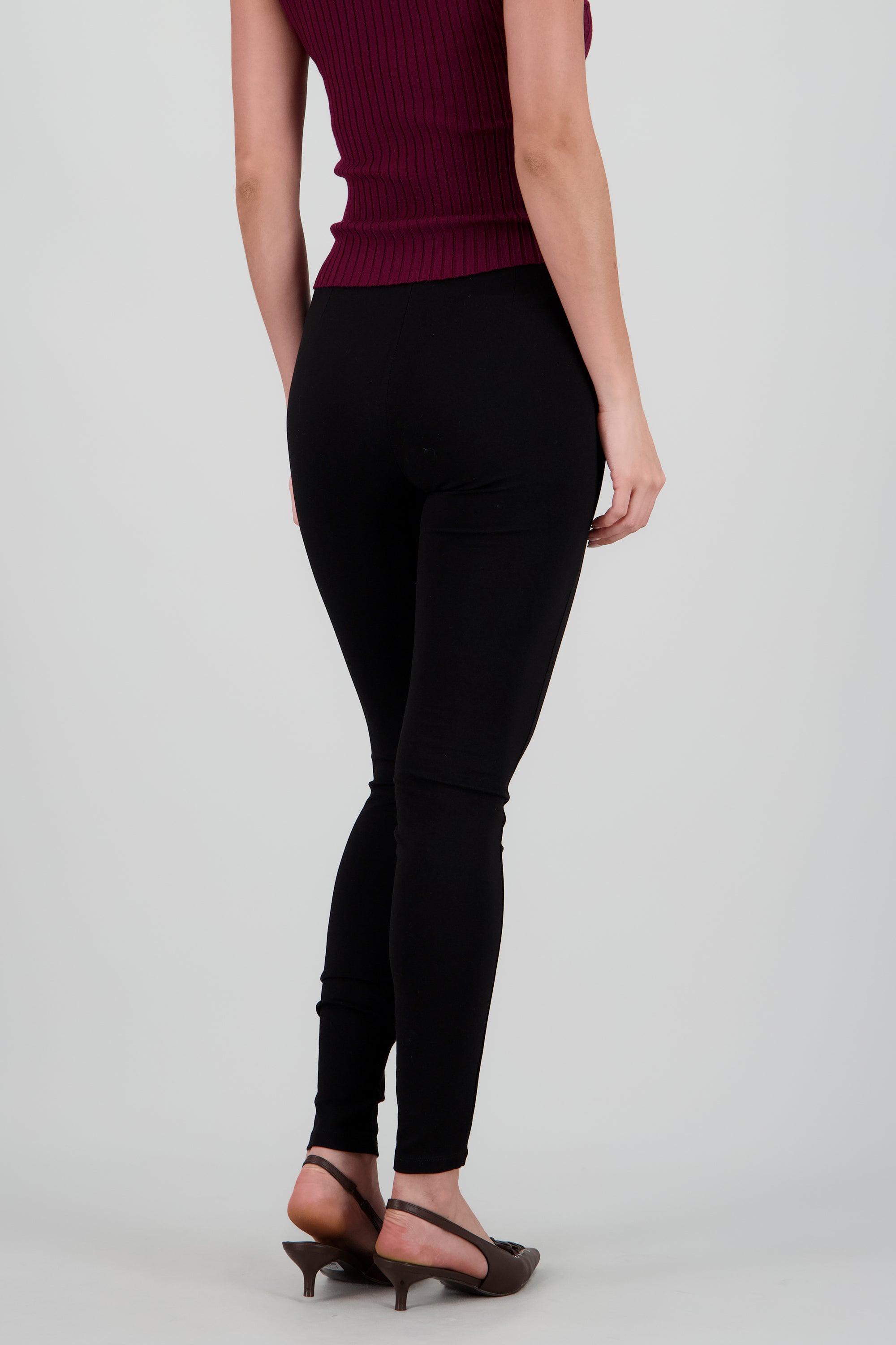 leggings slim fit detalle pinzas NEGRO