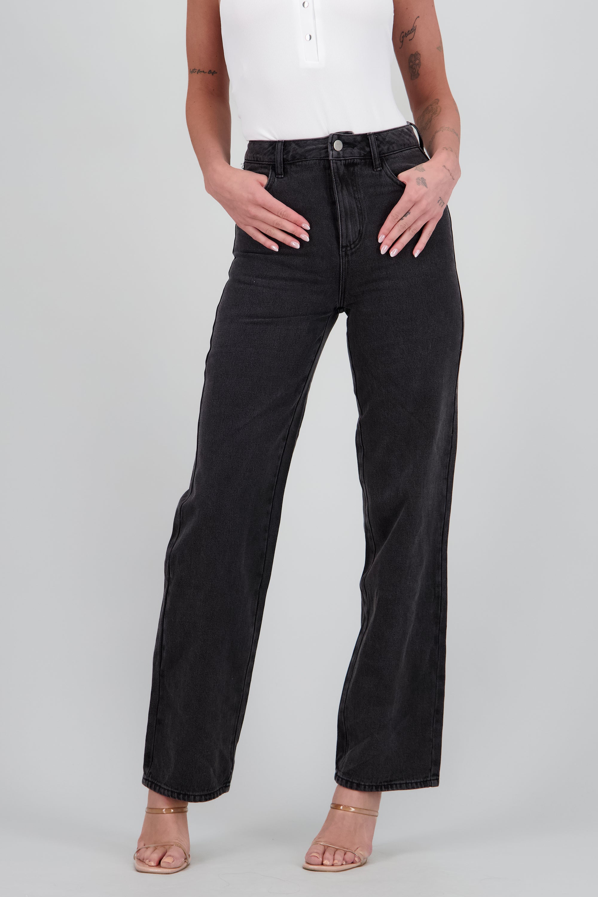 Jeans rectos high waisted NEGRO