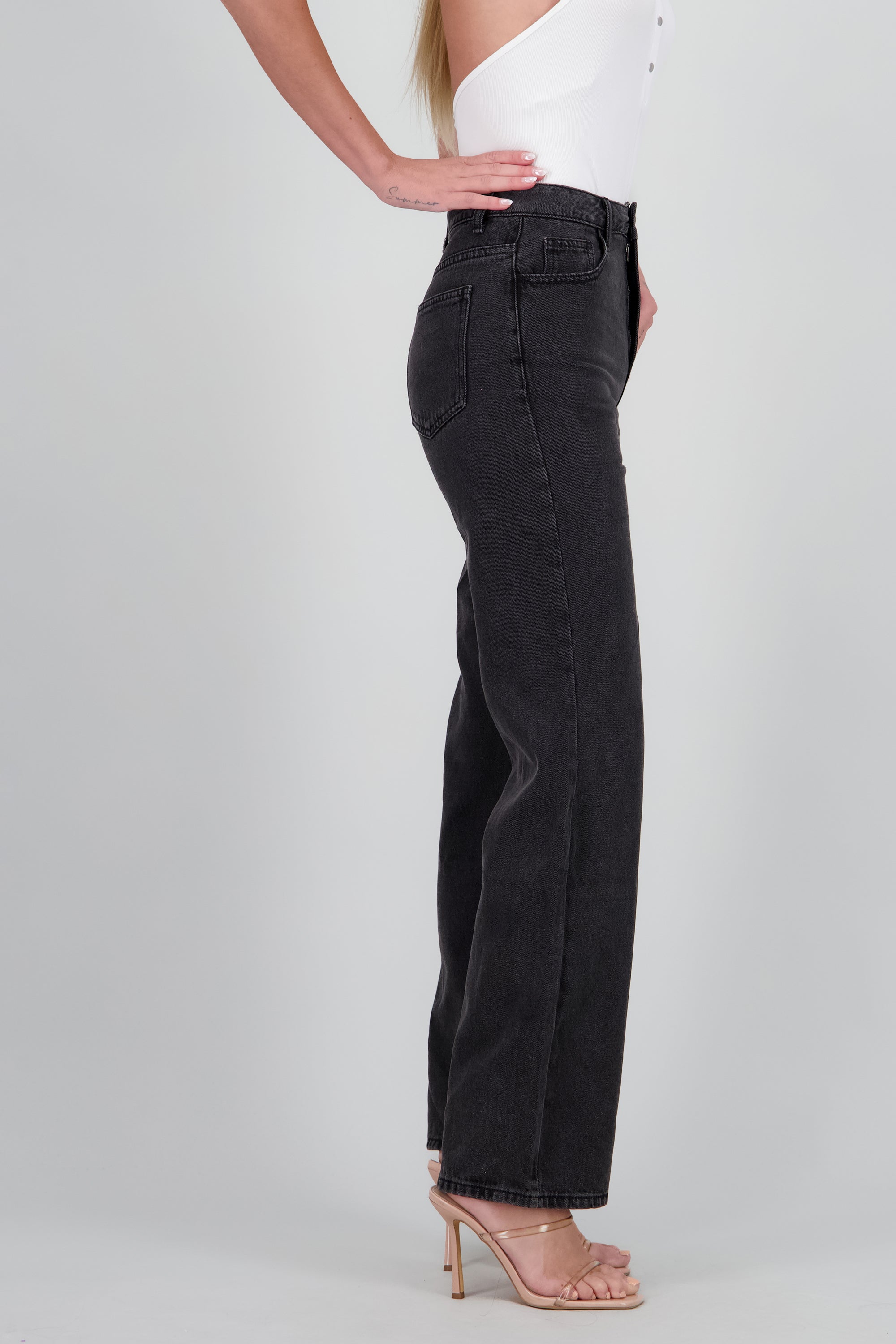 Jeans rectos high waisted NEGRO