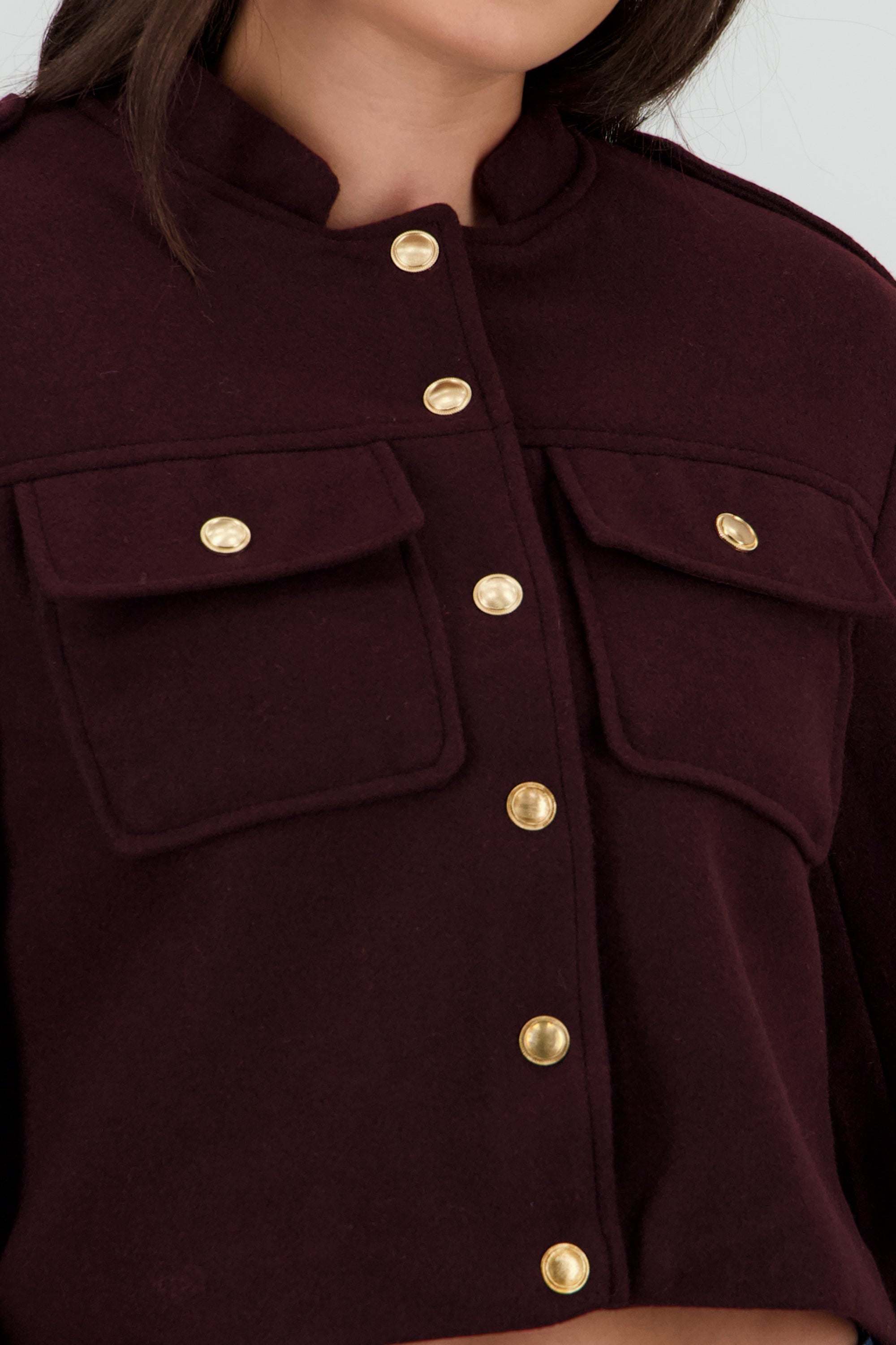 Chamarra bolsas cargo con botones VINO