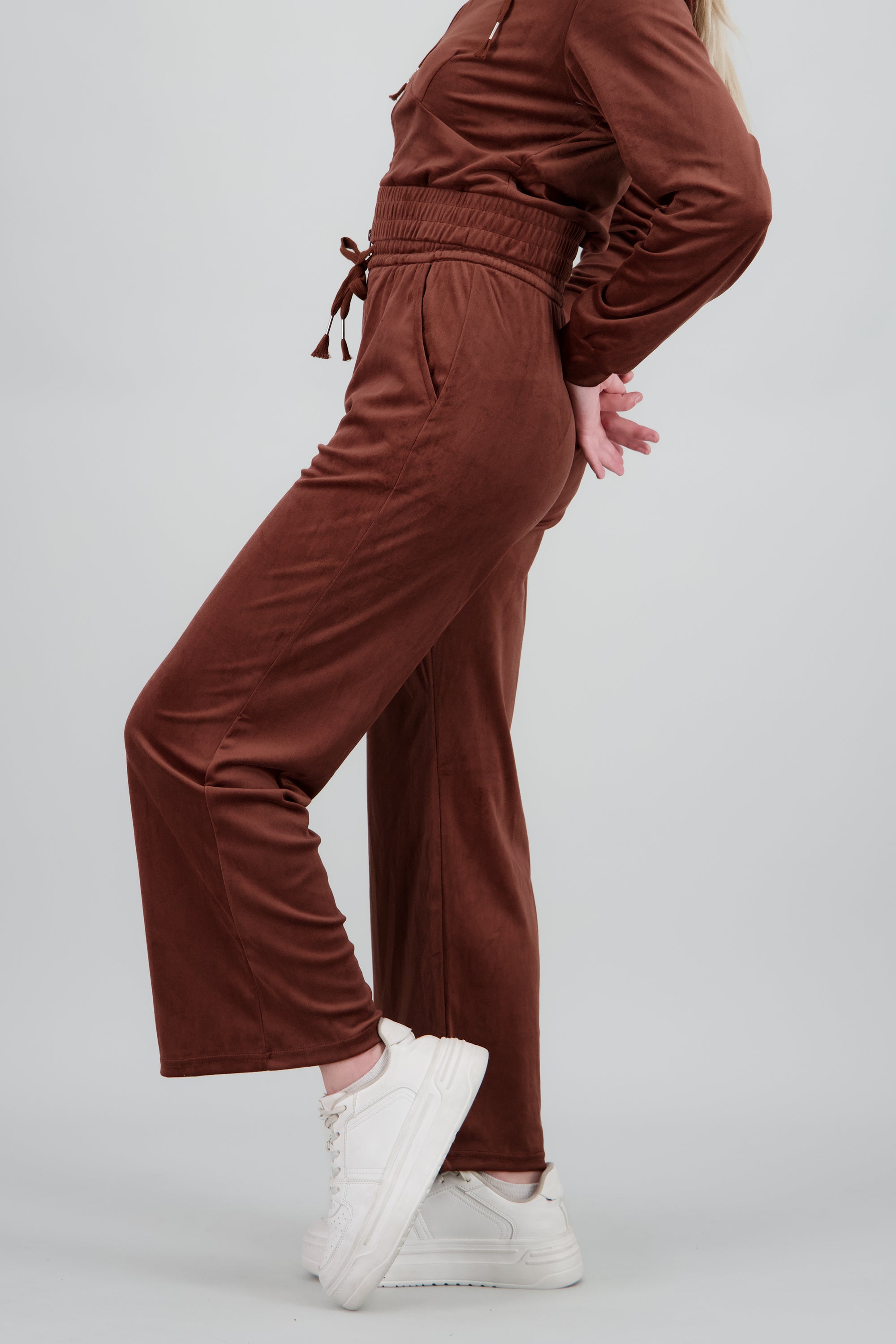 Jogger velvet bolsas CHOCOLATE