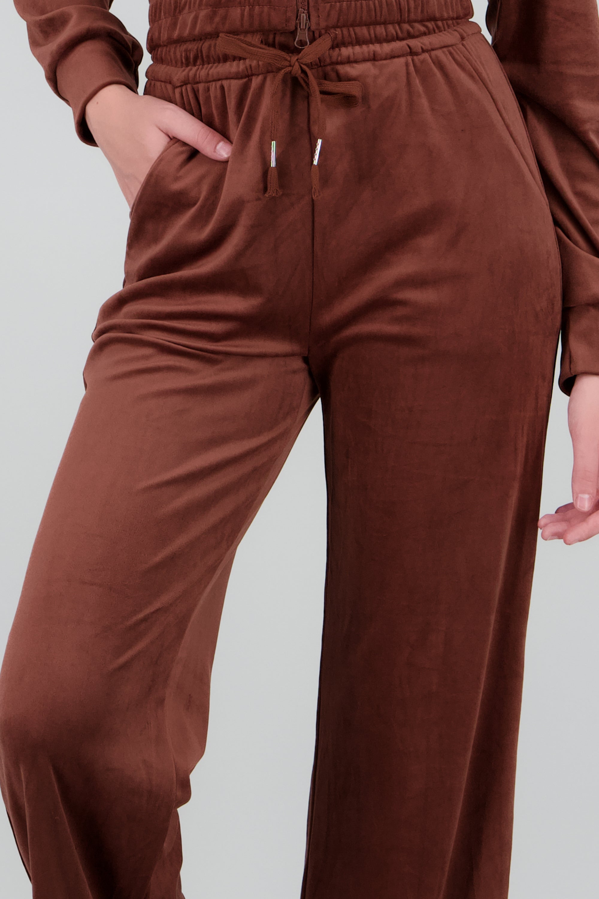 Jogger velvet bolsas CHOCOLATE