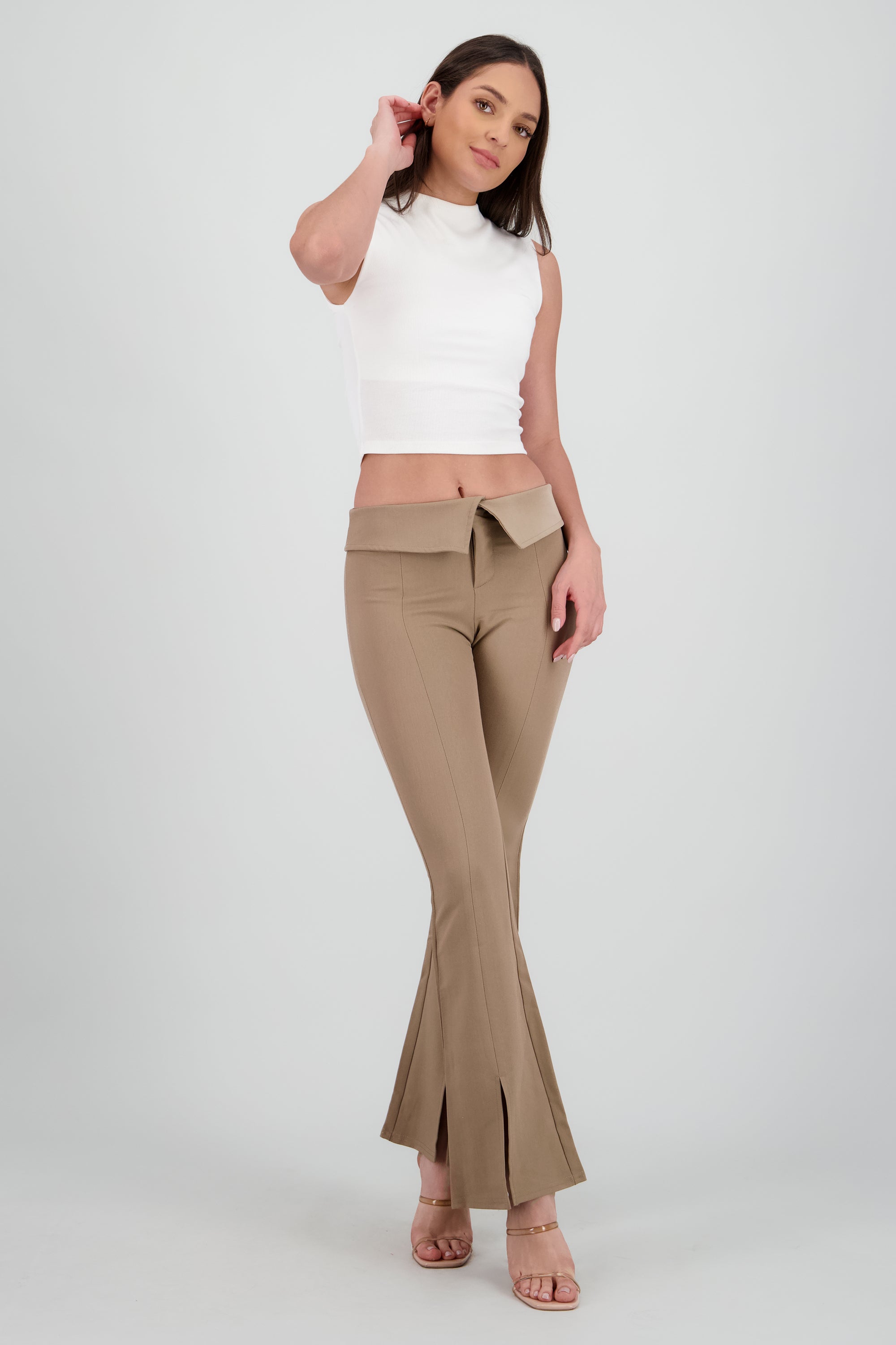 Pantalón sastreado detalle pretina KHAKI