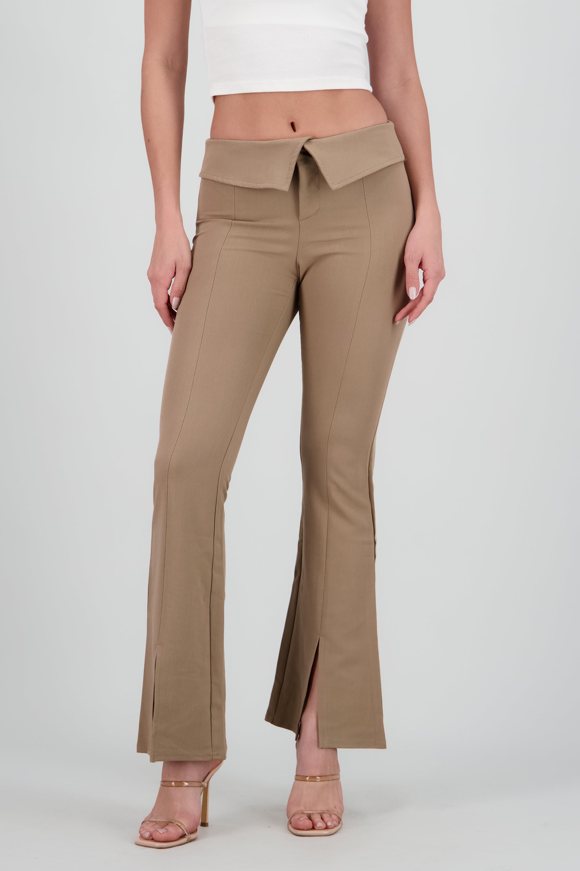 Pantalón sastreado detalle pretina KHAKI