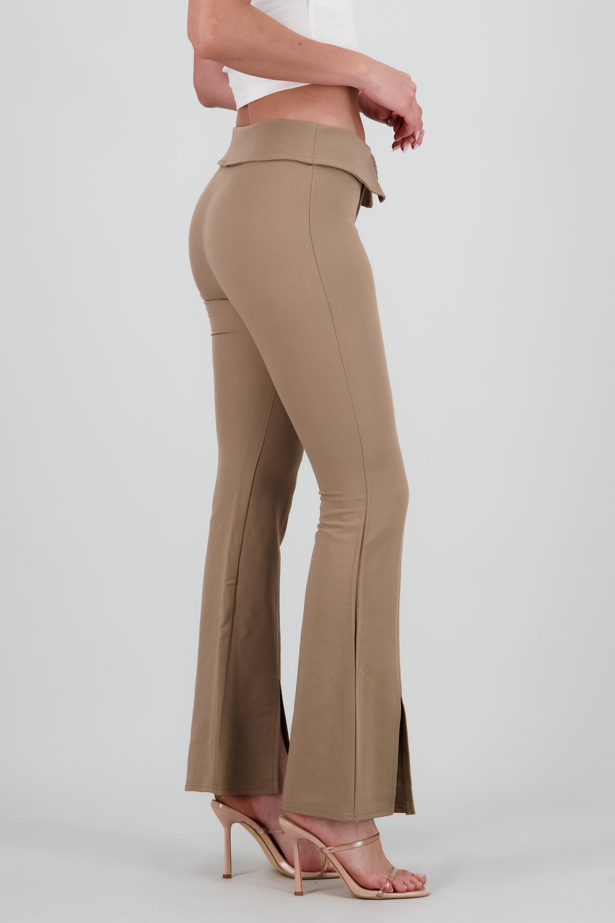 Pantalón sastreado detalle pretina KHAKI