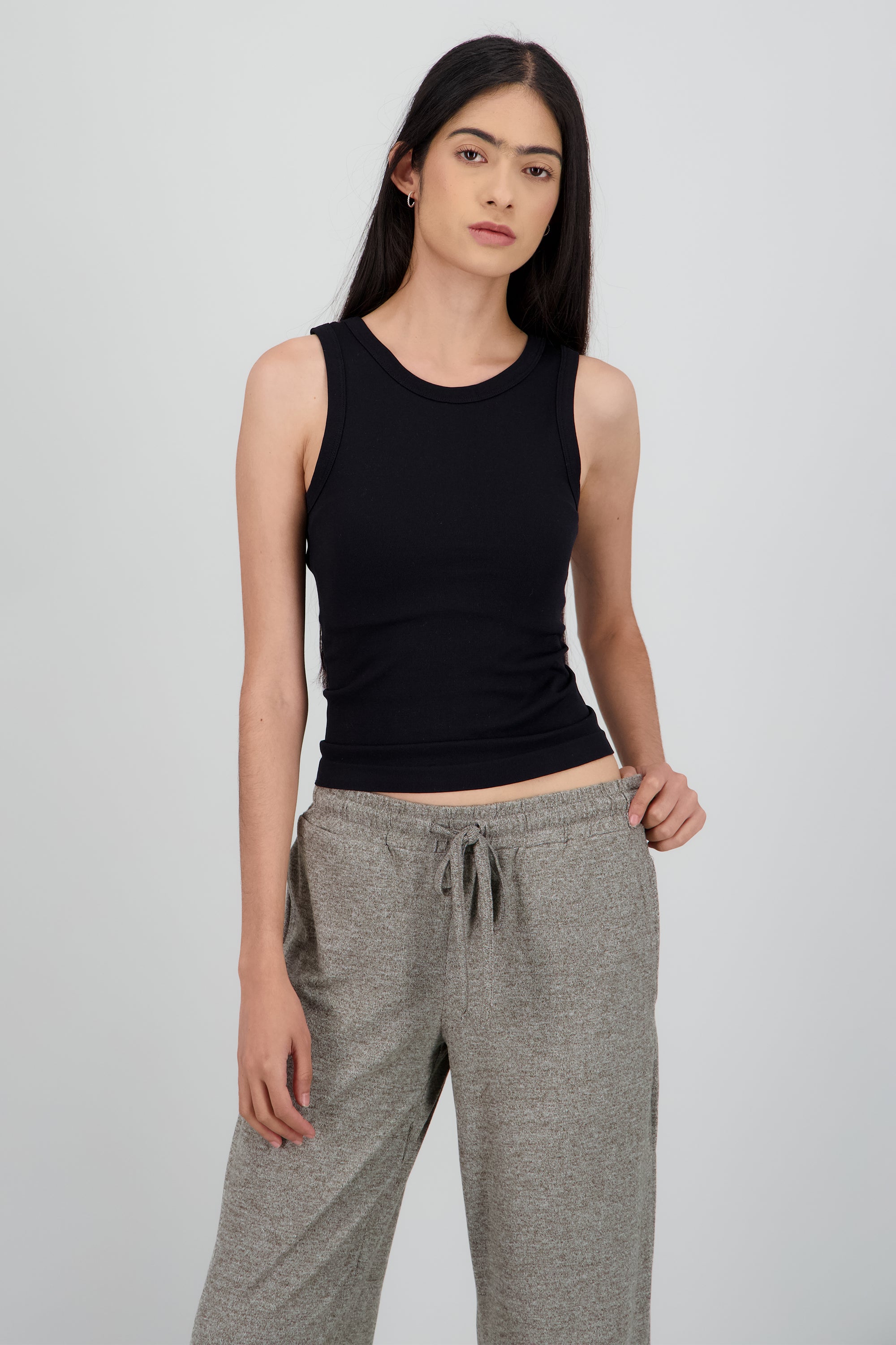 Top sin mangas basica NEGRO
