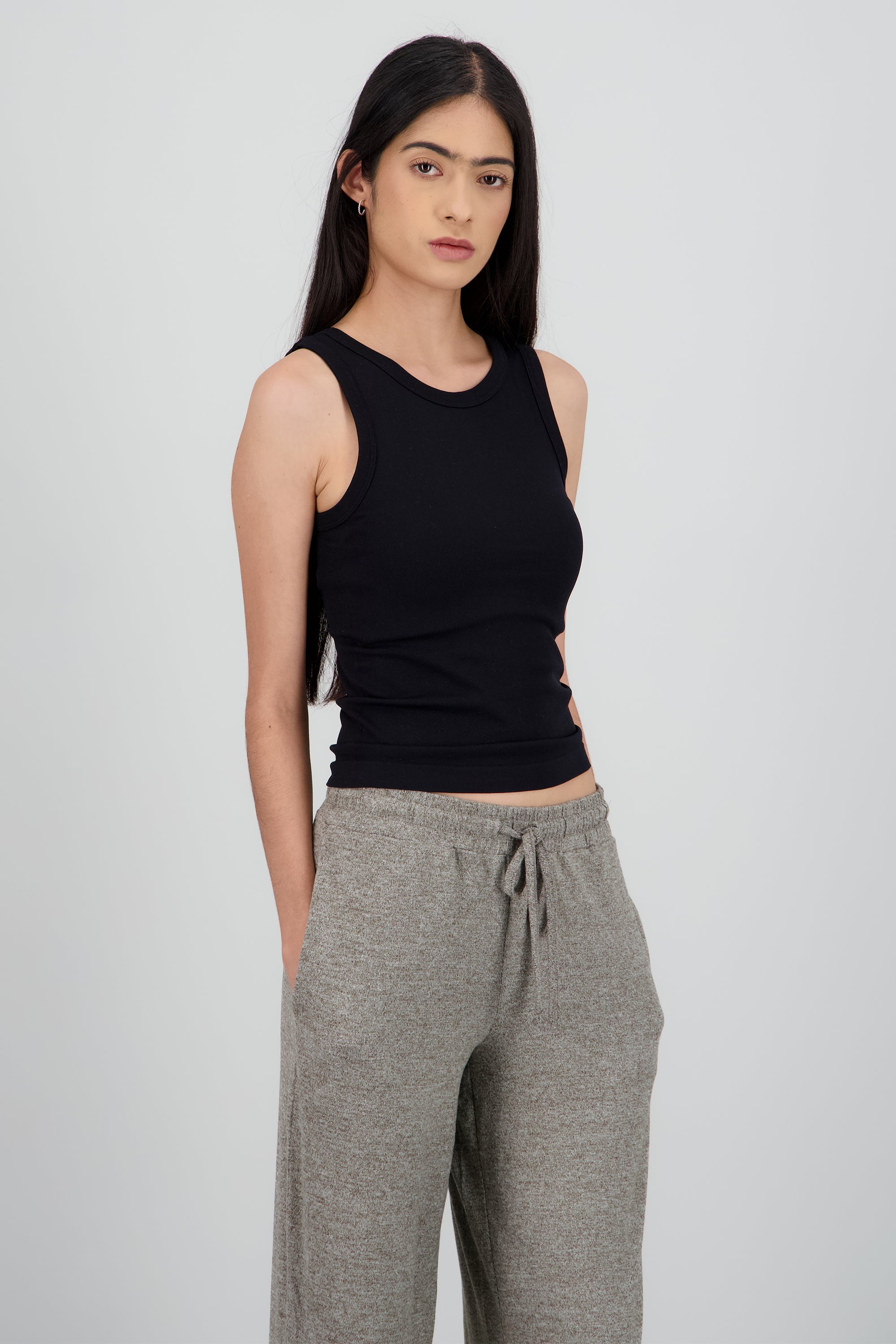 Top sin mangas basica NEGRO