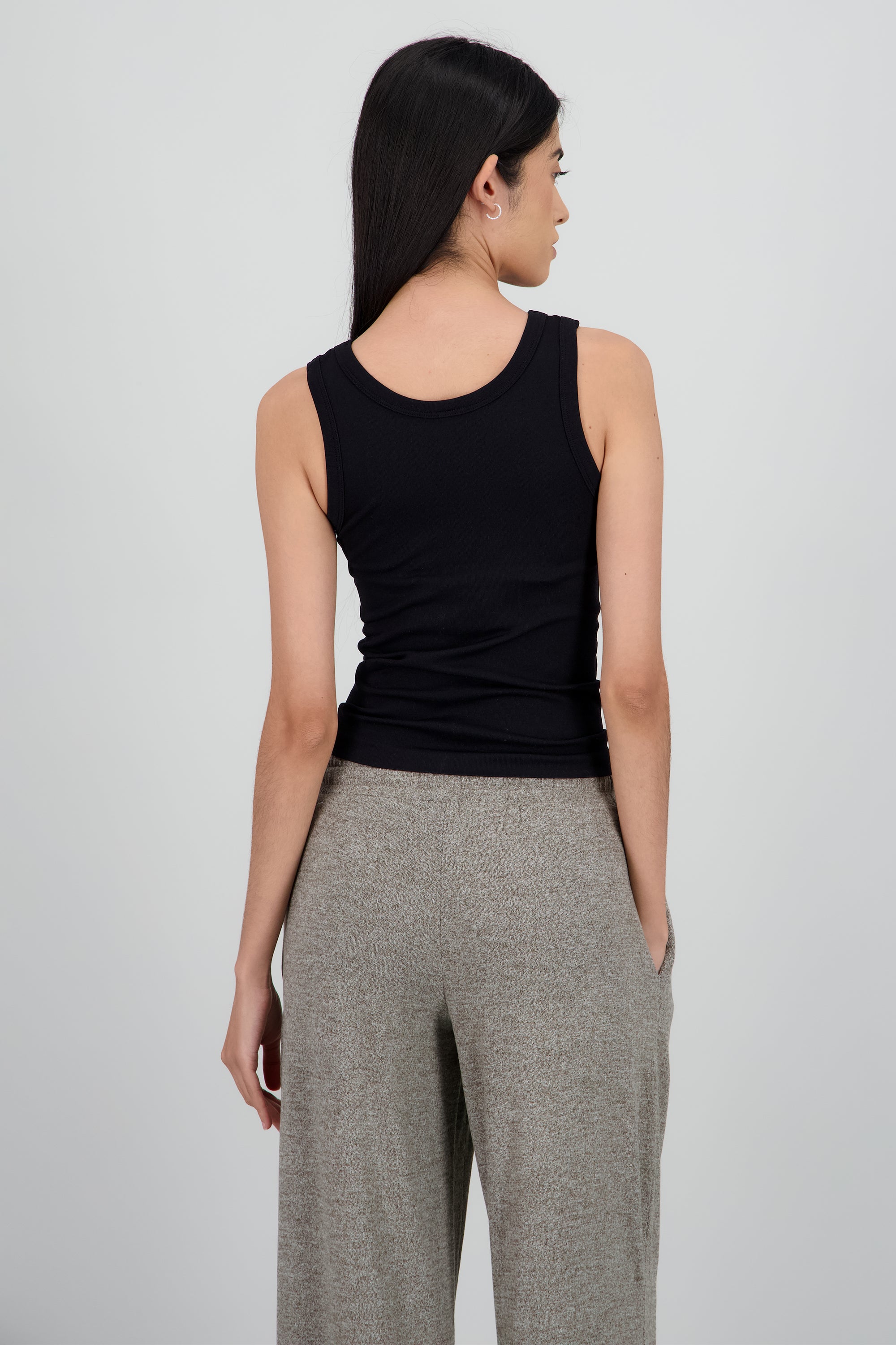 Top sin mangas basica NEGRO