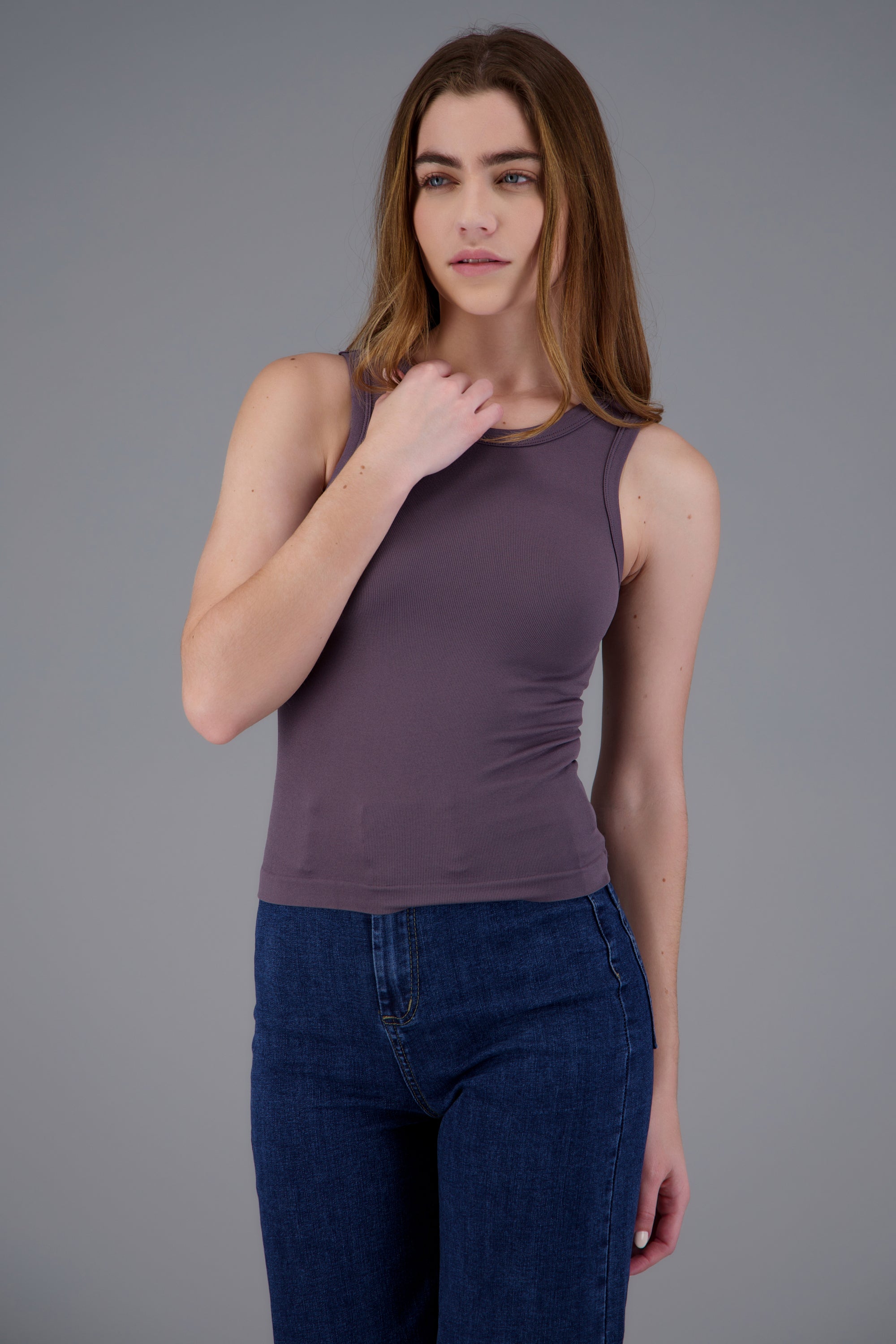 Top sin mangas basica GRIS