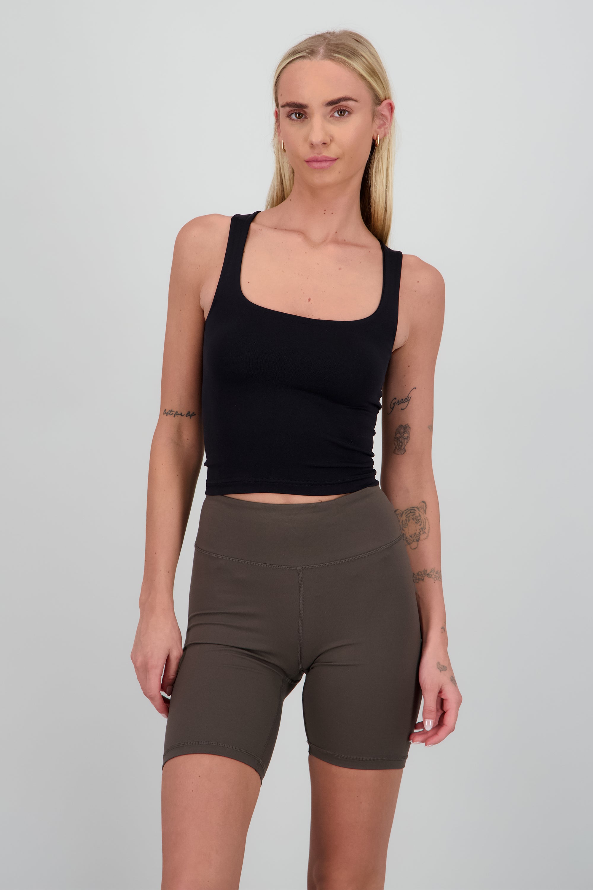 Top sin manga escote cuadrado NEGRO