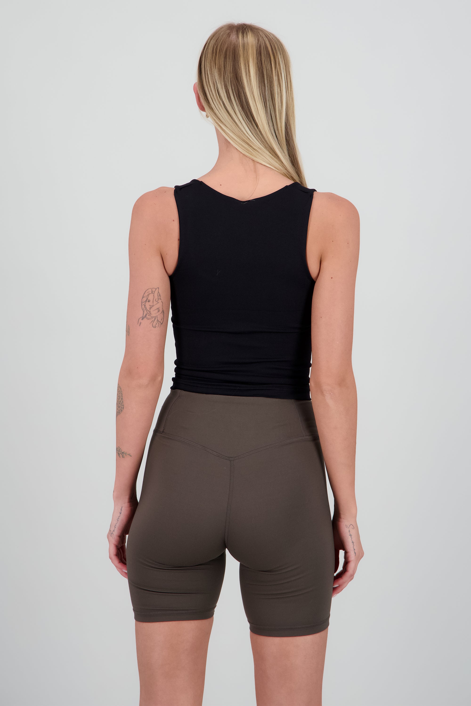 Top sin manga escote cuadrado NEGRO