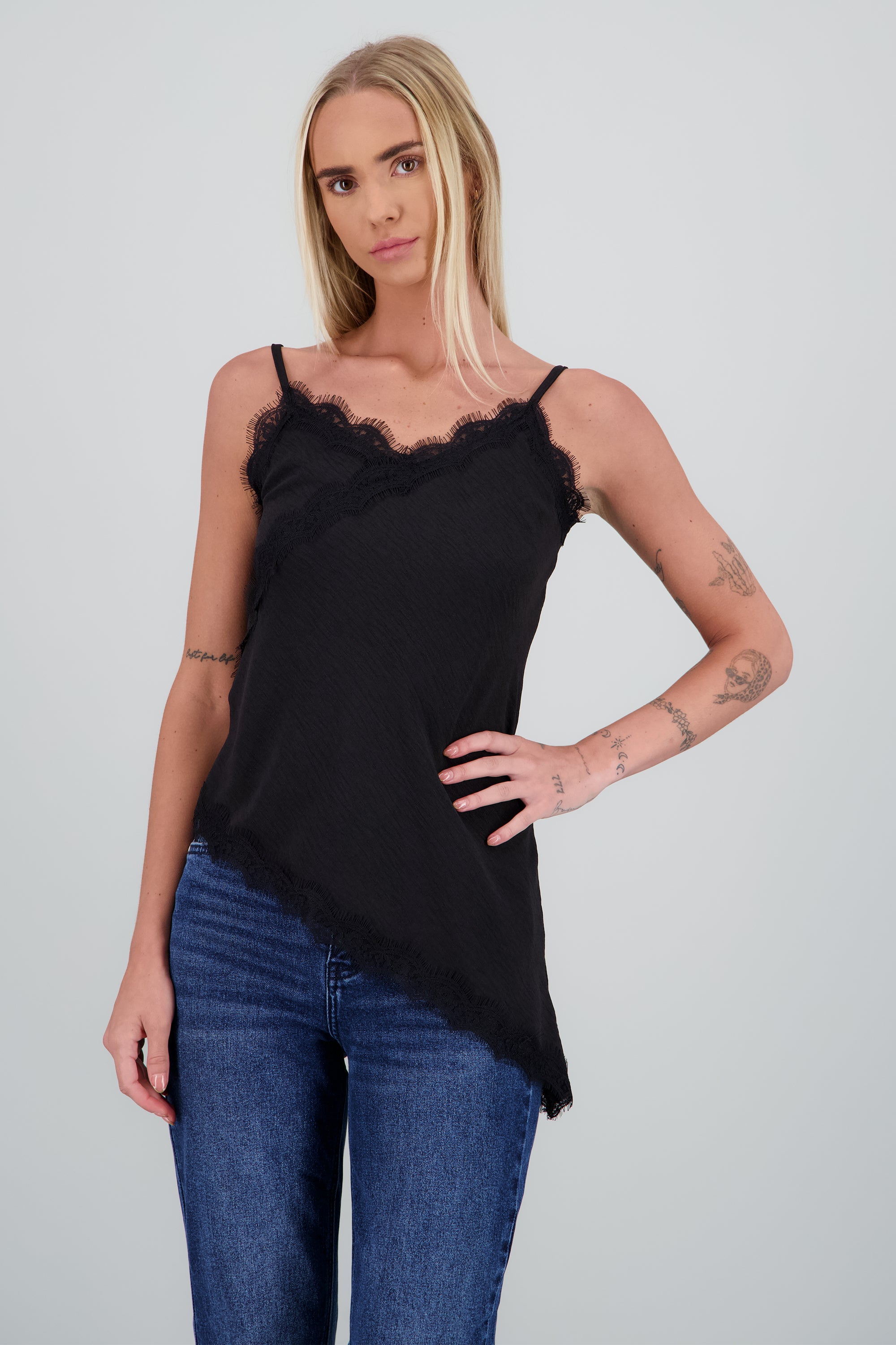 Blusa tirantes detalle encaje NEGRO