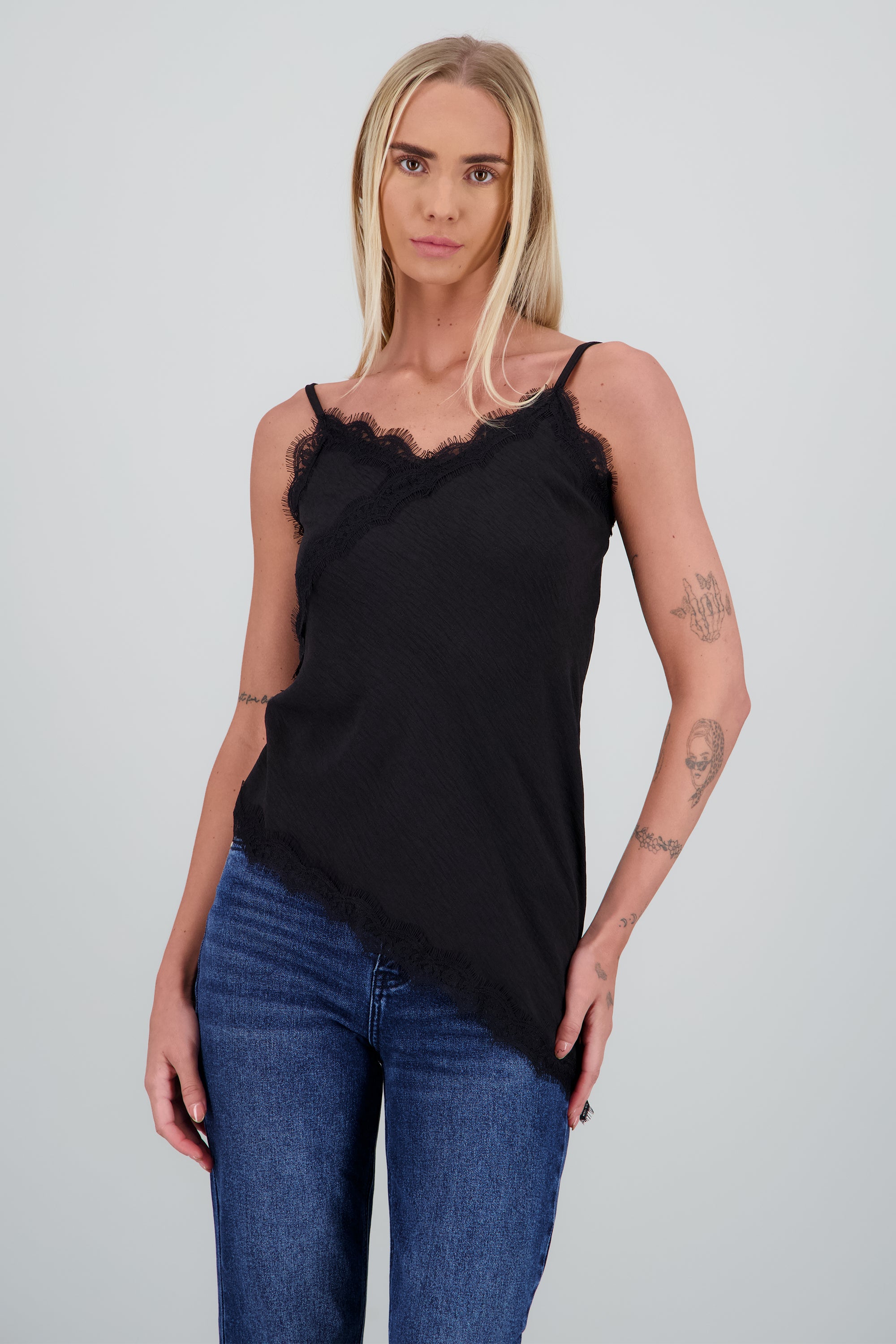 Blusa tirantes detalle encaje NEGRO
