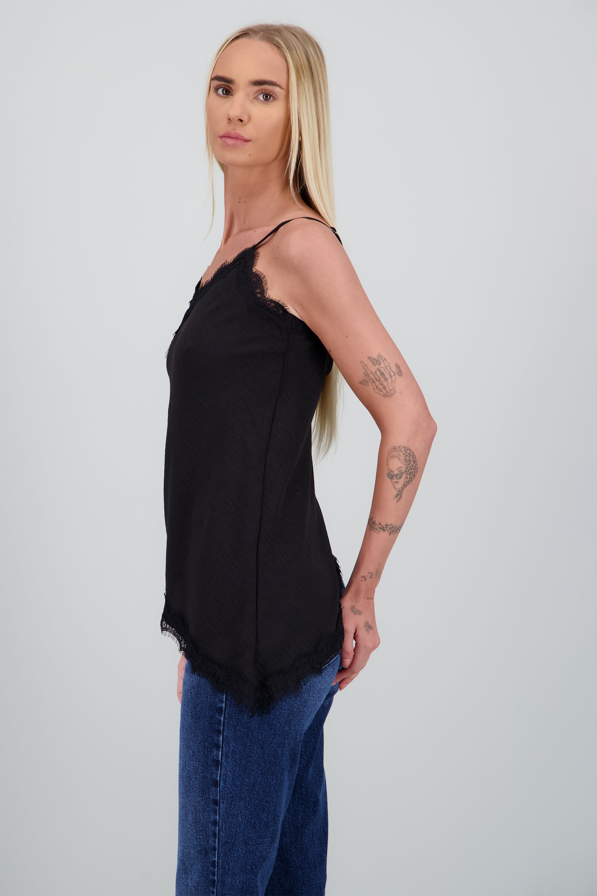 Blusa tirantes detalle encaje NEGRO