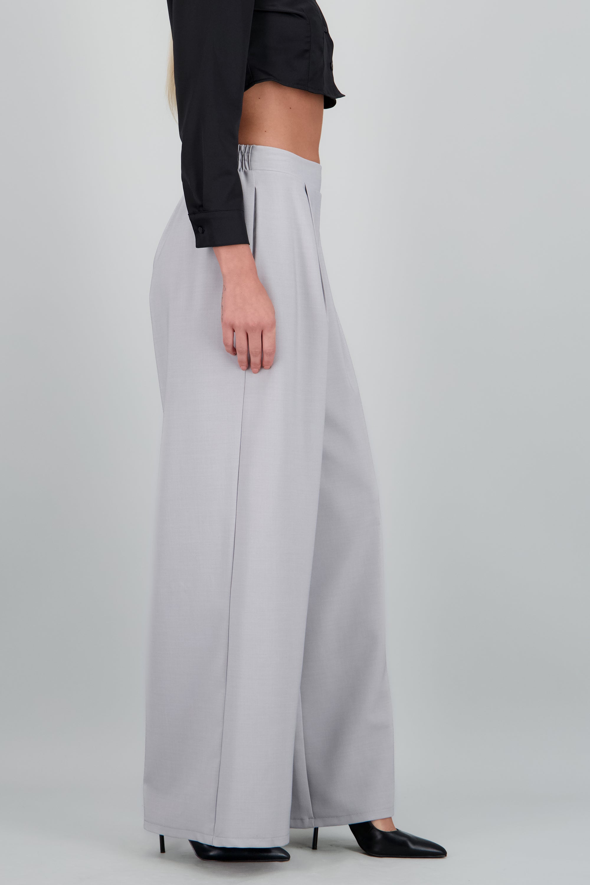 Pantalon sastreado detalle pinza GRIS CLARO