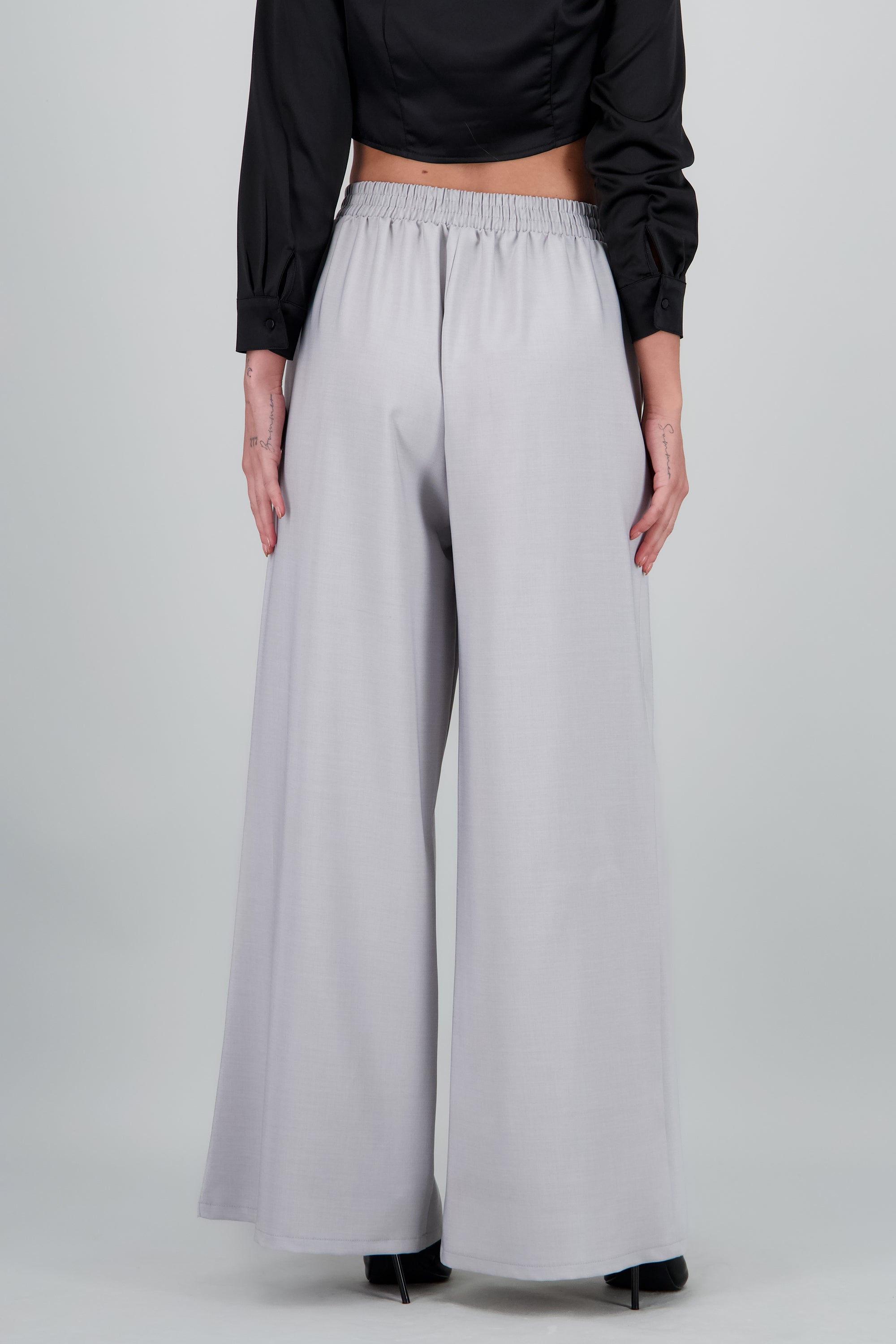 Pantalon sastreado detalle pinza GRIS CLARO