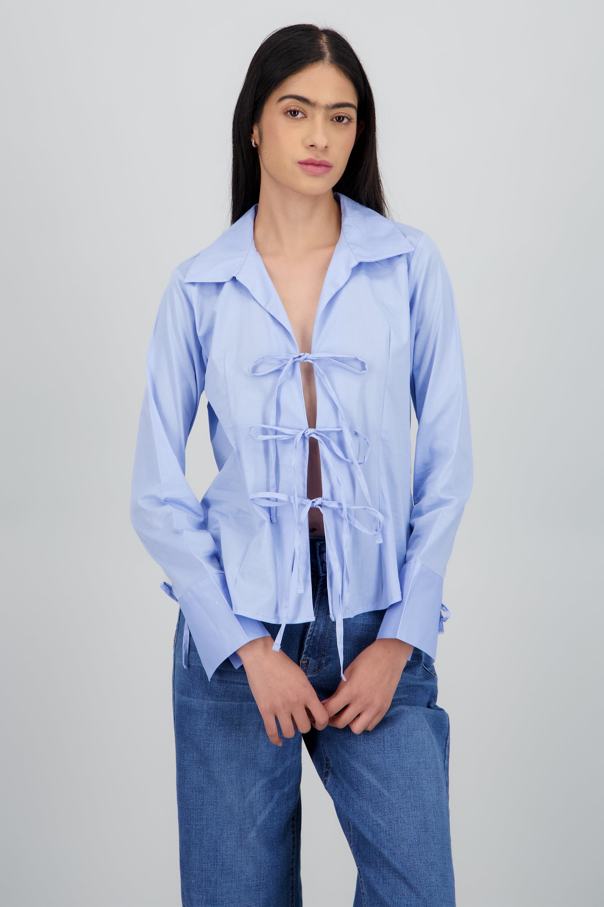 Camisa manga larga detalle moños AZUL CIELO