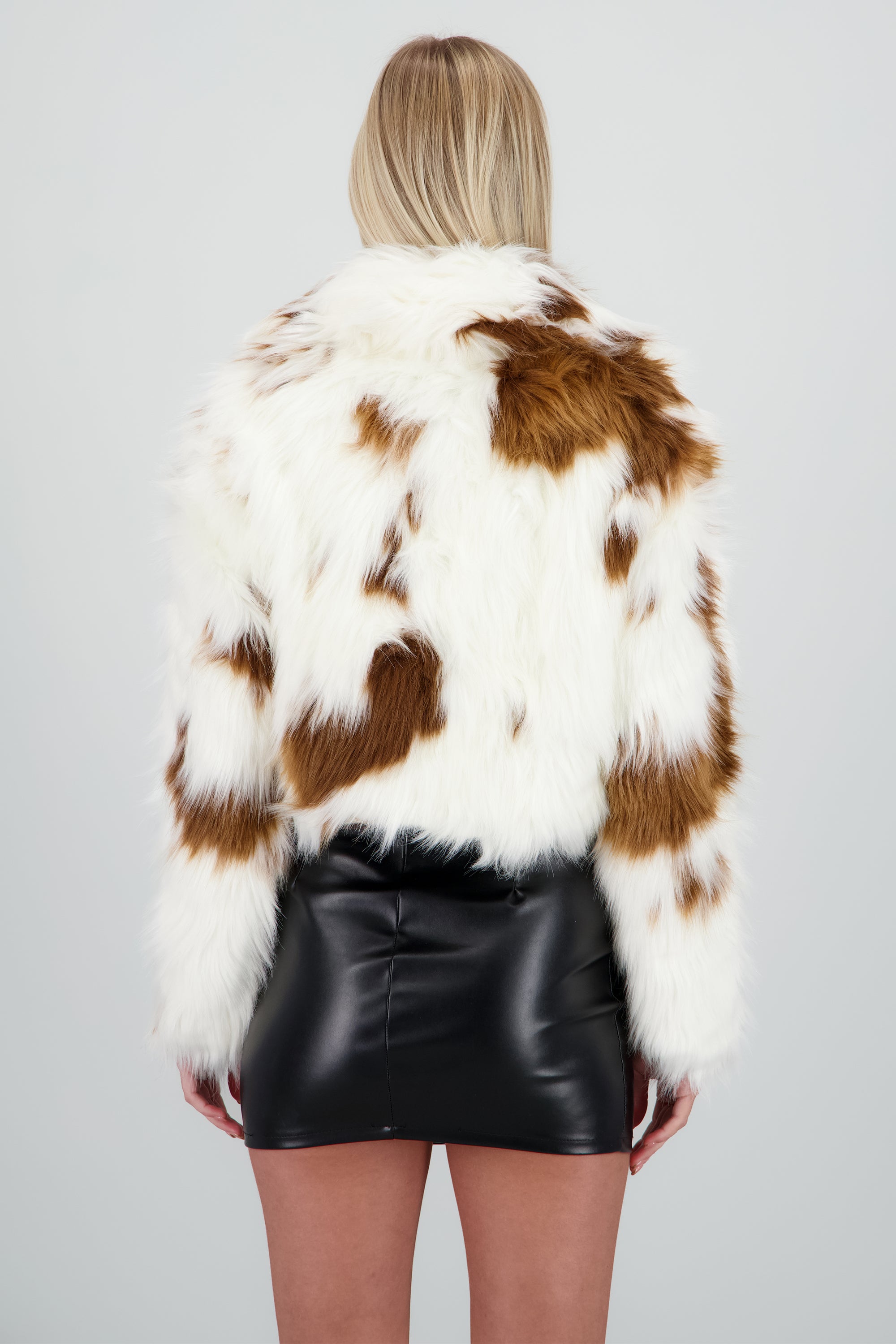 Abrigo de pelo con print de vaca CAFE COMBO