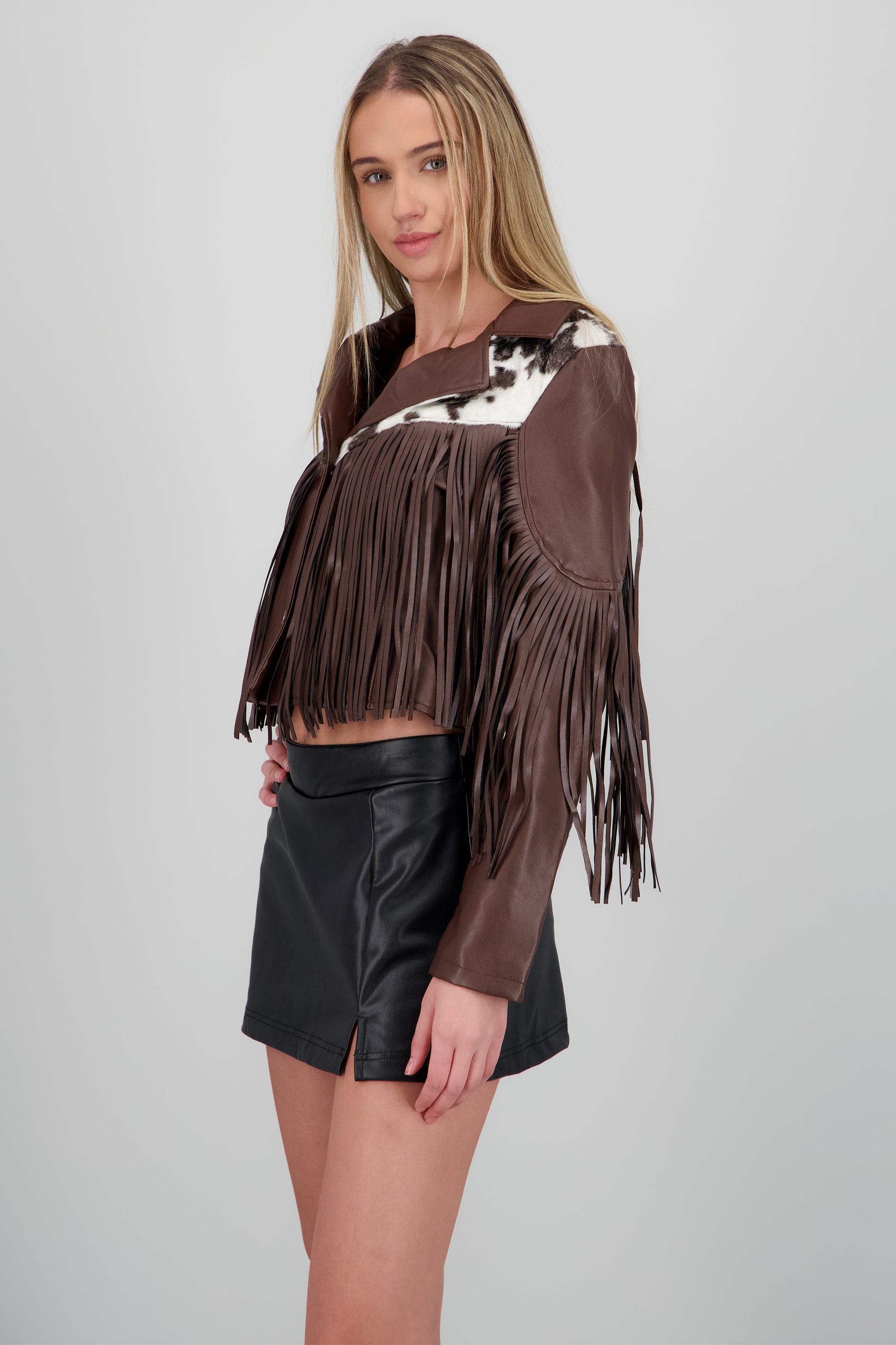 Chamarra detalle fringe con animal print CAFE