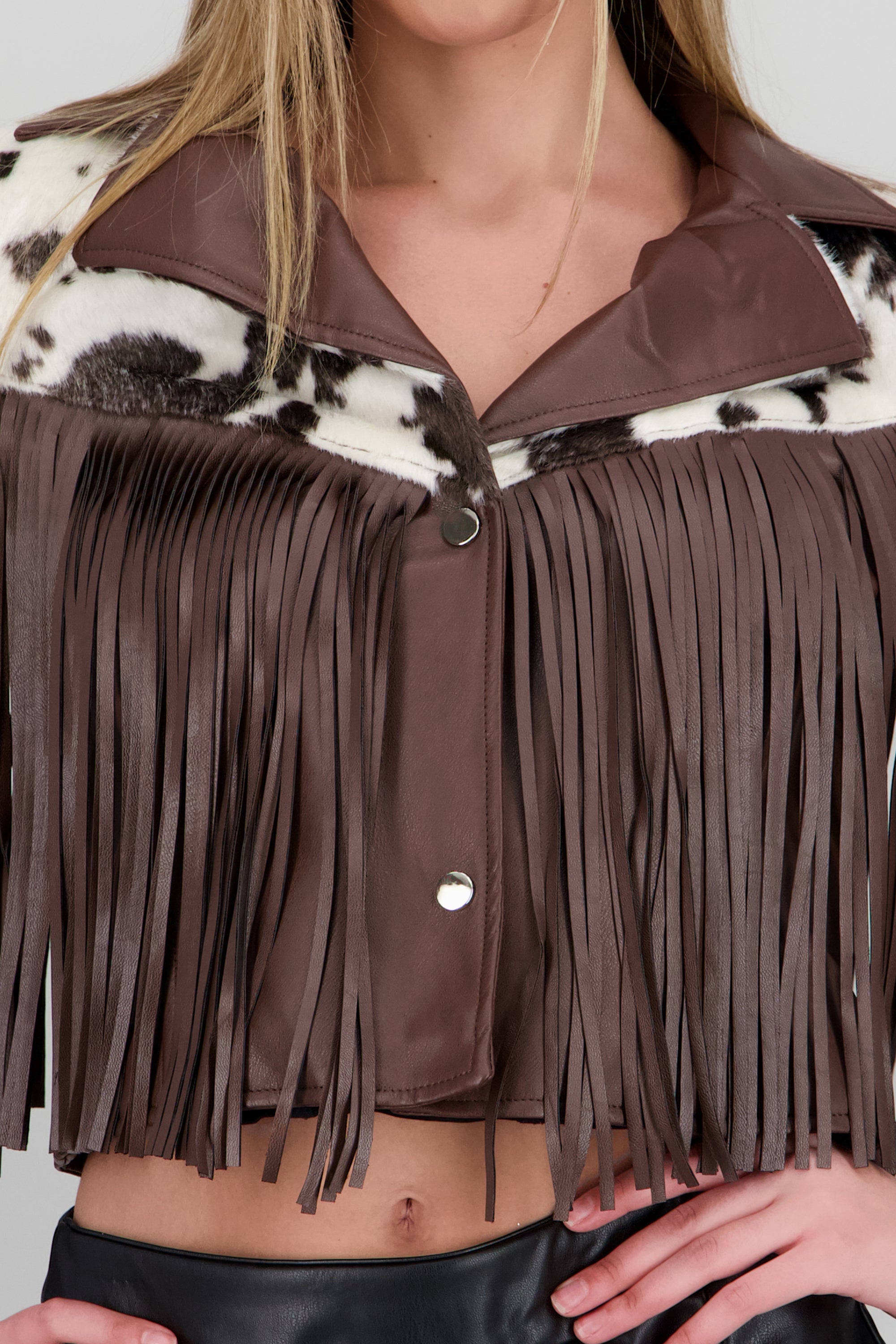 Chamarra detalle fringe con animal print CAFE