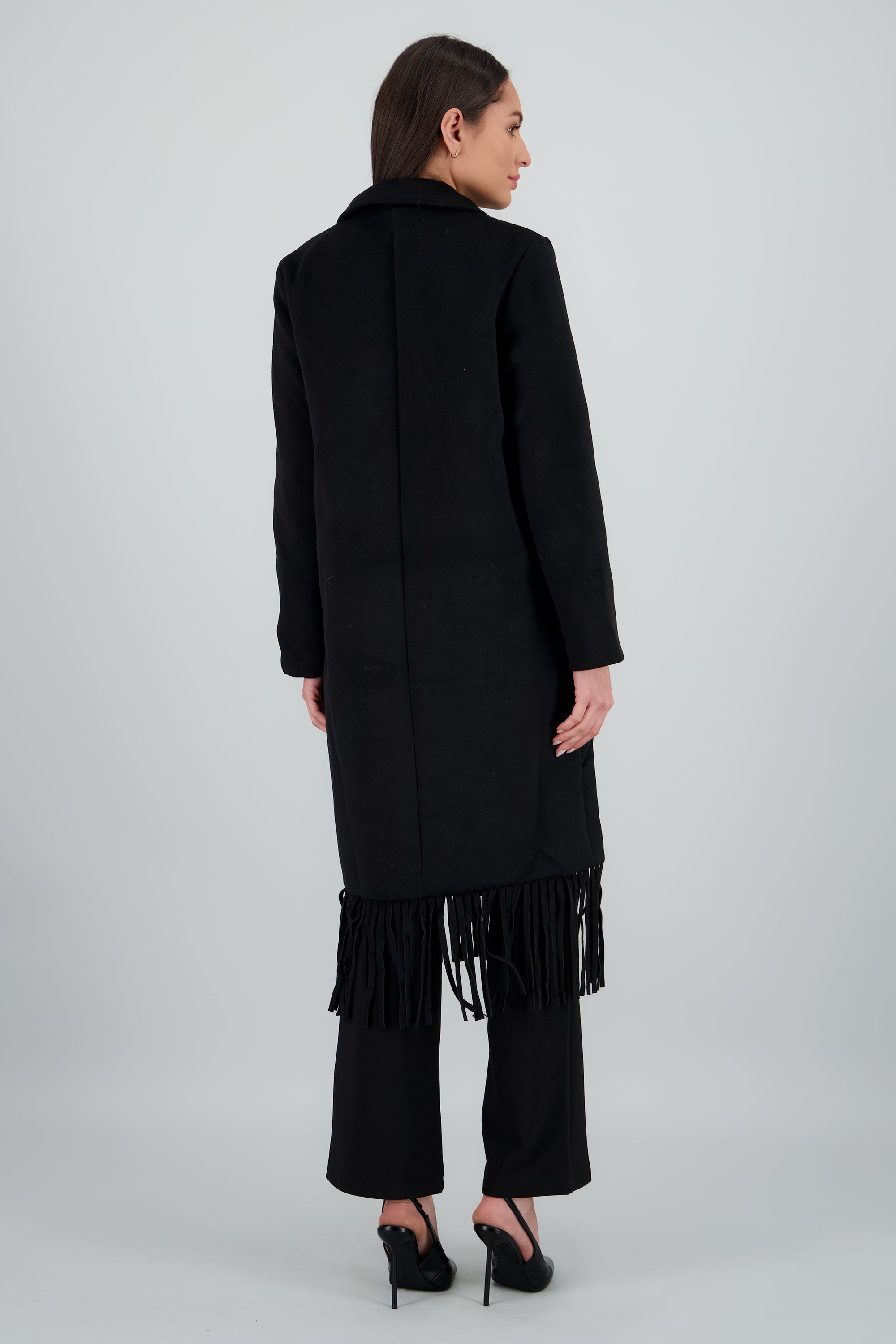 Abrigo detalle botones NEGRO