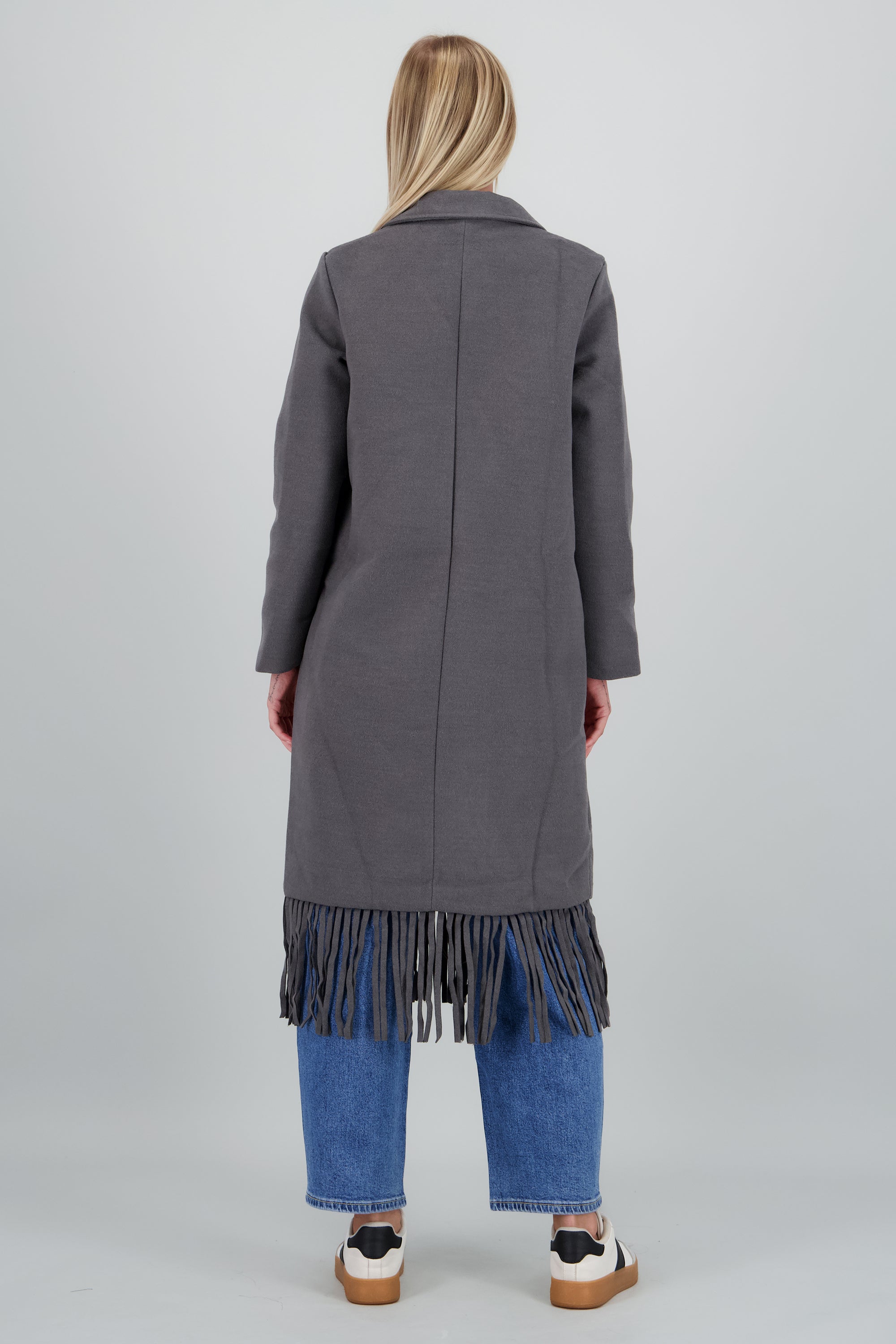 Abrigo detalle botones GRIS