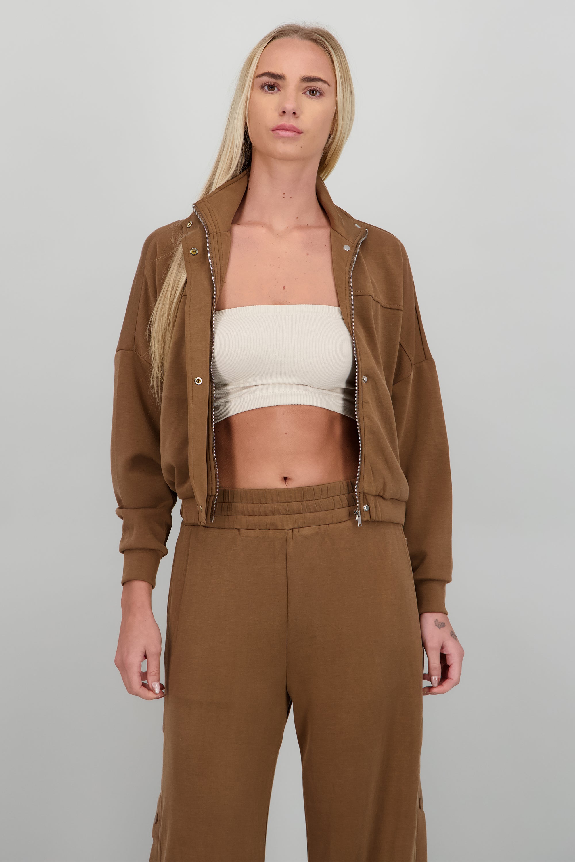 Sudadera con cierre y botones CAMELLO