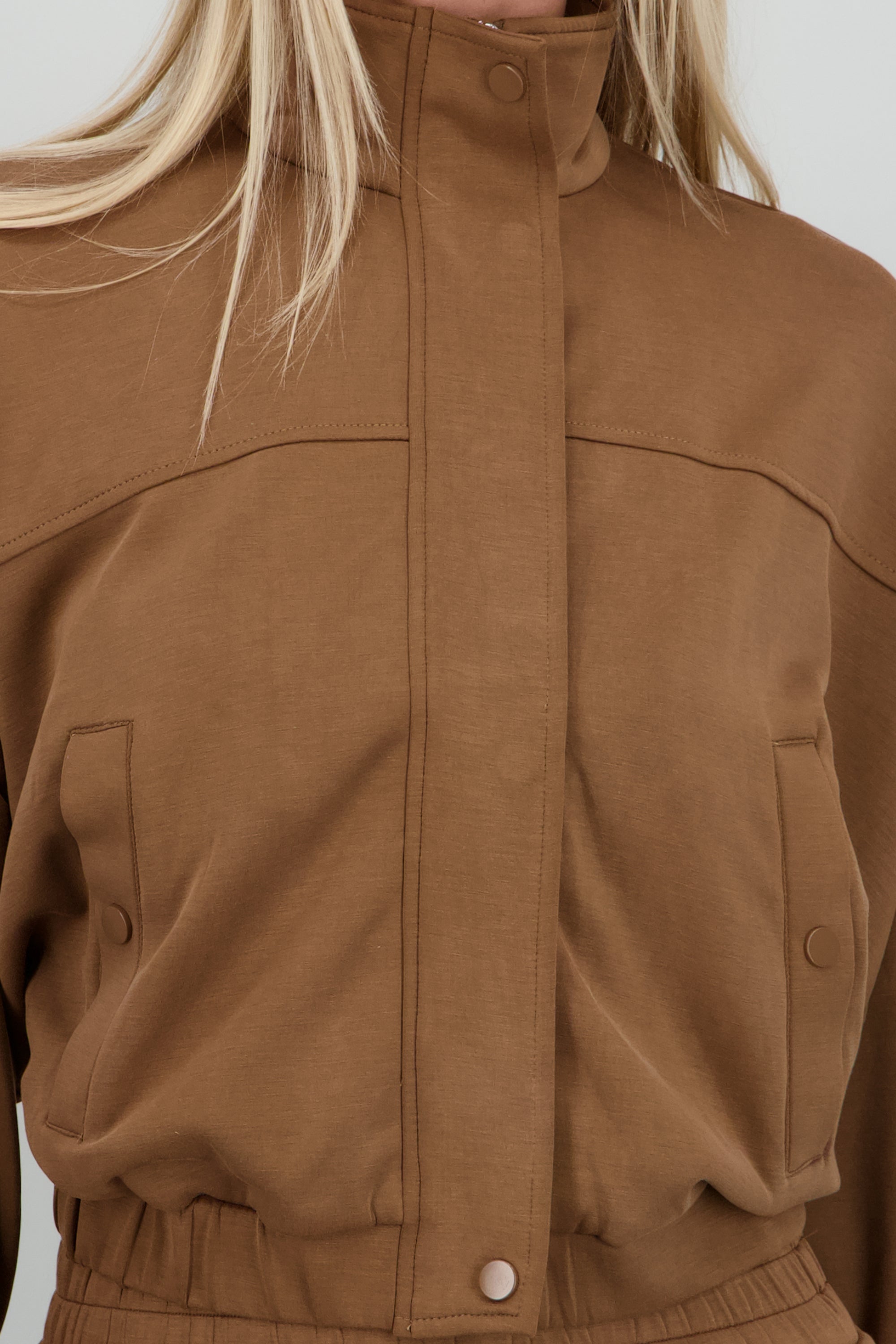 Sudadera con cierre y botones CAMELLO