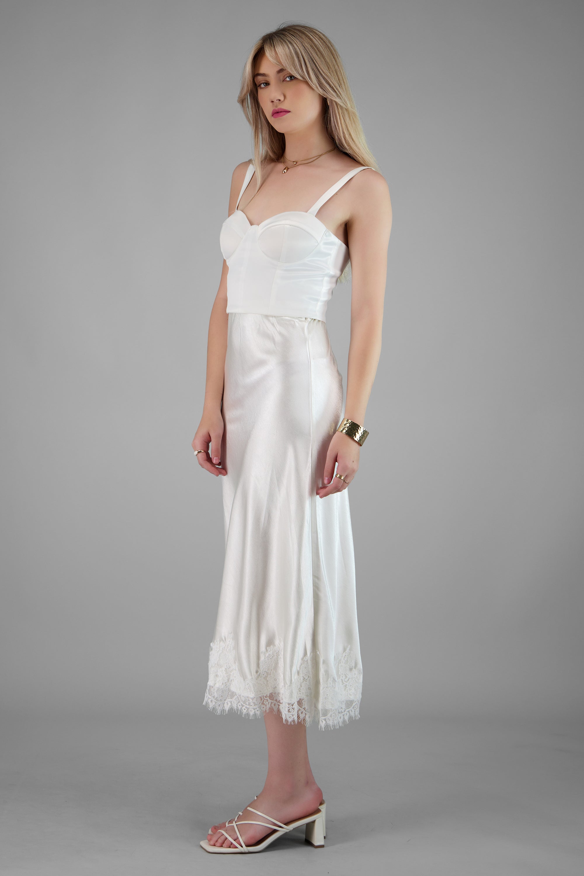 Falda satinada con detalle de encaje HUESO